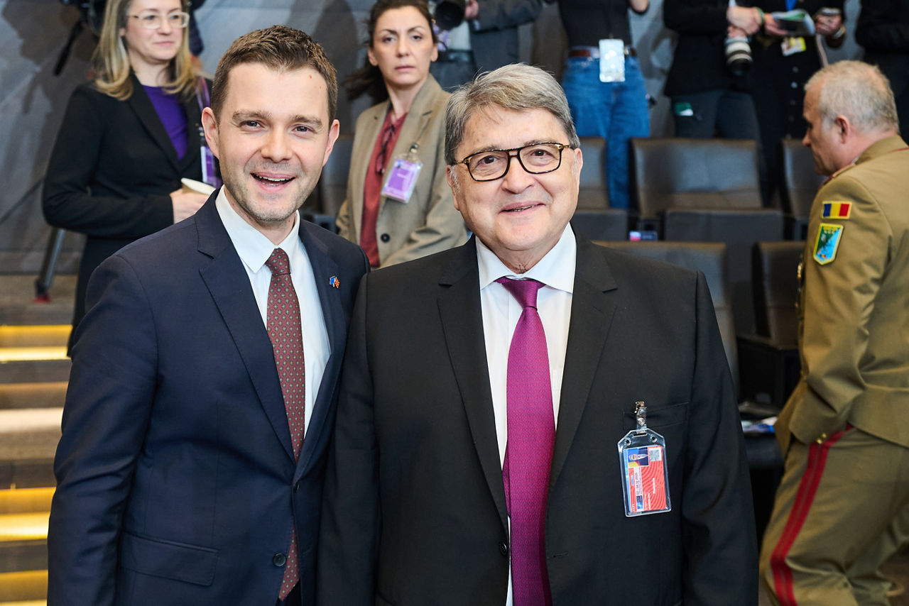 Timcho Mucunski (Minister of Foreign Affairs, North Macedonia) and Emil Hurezeanu (Minister of Foreign Affairs, Romania)