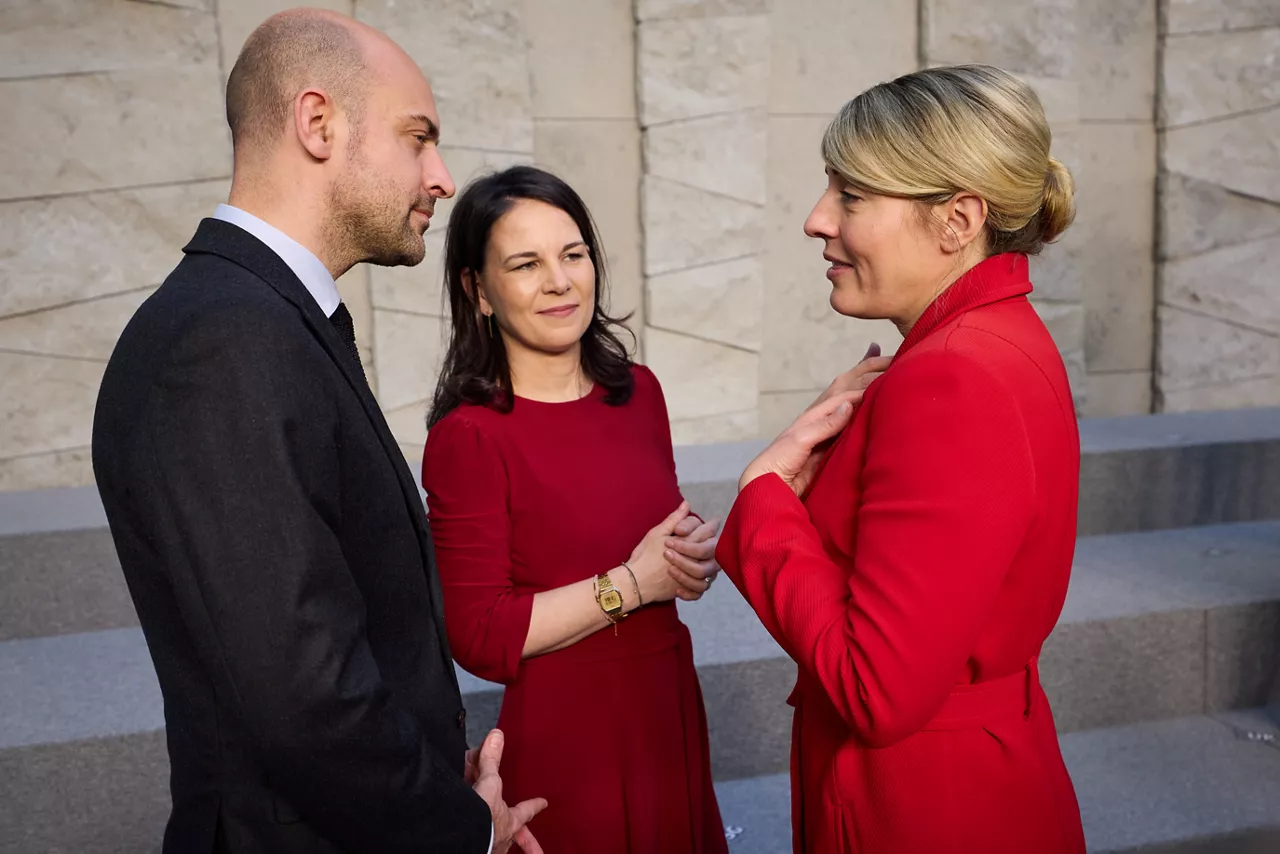 Jean-Noël Barrot (Minister of Foreign Affairs, France) with  Annalena Baerbock (Minister of Foreign Affairs, Germany) and Mélanie Joly (Minister of Foreign Affairs, Canada)