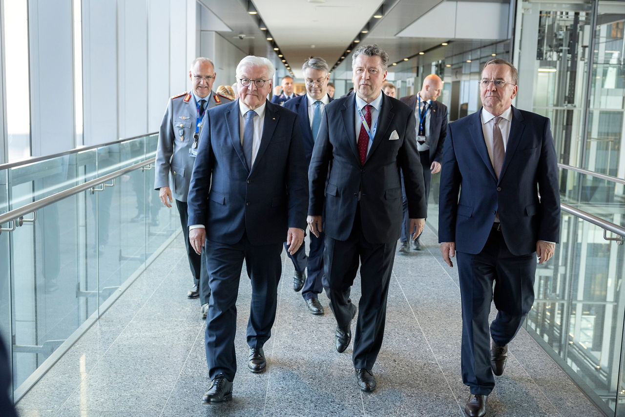 A ceremony to mark the 70th anniversary of Germany’s accession at NATO Headquarters in Brussels.
Wreath-laying ceremony by the NATO Secretary General and Germany’s Federal President
Handshake between the NATO Secretary General and Germany’s Federal President  
Germany’s Accession 70th Anniversary Celebration 