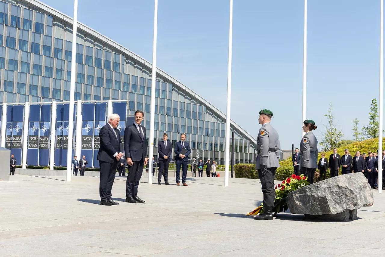 A ceremony to mark the 70th anniversary of Germany’s accession at NATO Headquarters in Brussels.
Wreath-laying ceremony by the NATO Secretary General and Germany’s Federal President
Handshake between the NATO Secretary General and Germany’s Federal President  
Germany’s Accession 70th Anniversary Celebration 