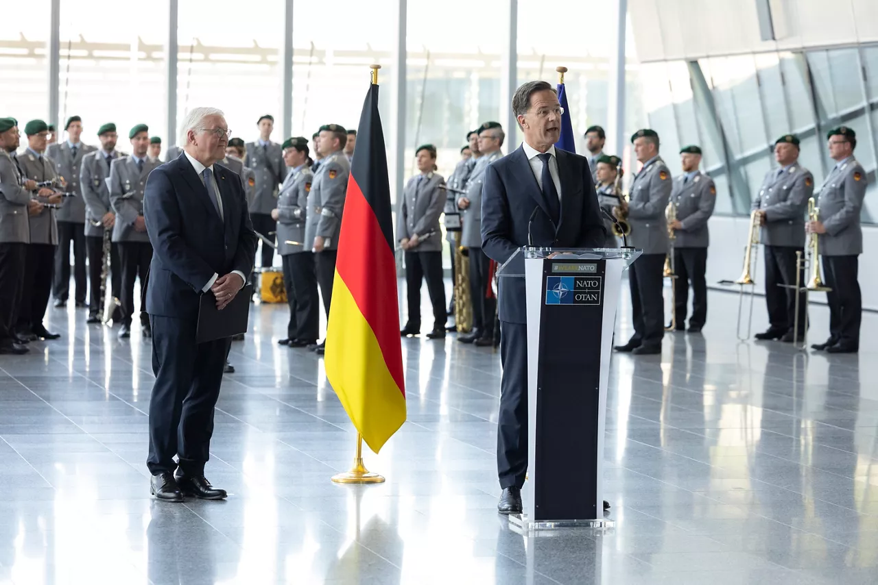 A ceremony to mark the 70th anniversary of Germany’s accession at NATO Headquarters in Brussels.
Wreath-laying ceremony by the NATO Secretary General and Germany’s Federal President
Handshake between the NATO Secretary General and Germany’s Federal President  
Germany’s Accession 70th Anniversary Celebration 