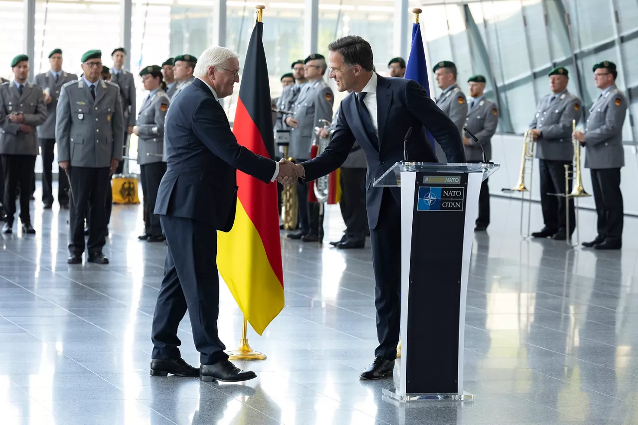 A ceremony to mark the 70th anniversary of Germany’s accession at NATO Headquarters in Brussels.
Wreath-laying ceremony by the NATO Secretary General and Germany’s Federal President
Handshake between the NATO Secretary General and Germany’s Federal President  
Germany’s Accession 70th Anniversary Celebration 