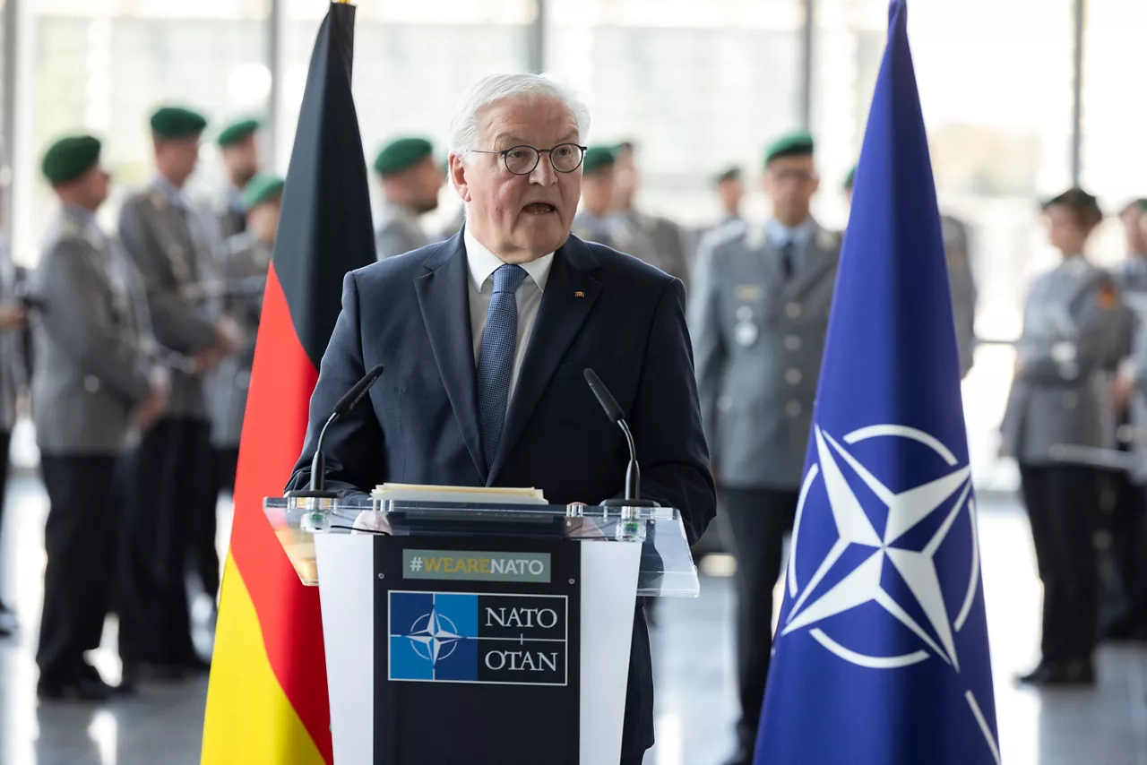 A ceremony to mark the 70th anniversary of Germany’s accession at NATO Headquarters in Brussels.
Wreath-laying ceremony by the NATO Secretary General and Germany’s Federal President
Handshake between the NATO Secretary General and Germany’s Federal President  
Germany’s Accession 70th Anniversary Celebration 
