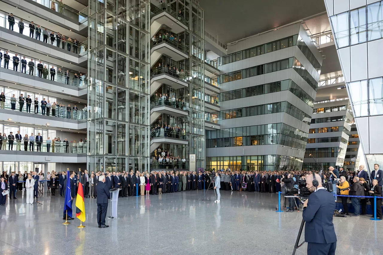 A ceremony to mark the 70th anniversary of Germany’s accession at NATO Headquarters in Brussels.
Wreath-laying ceremony by the NATO Secretary General and Germany’s Federal President
Handshake between the NATO Secretary General and Germany’s Federal President  
Germany’s Accession 70th Anniversary Celebration 