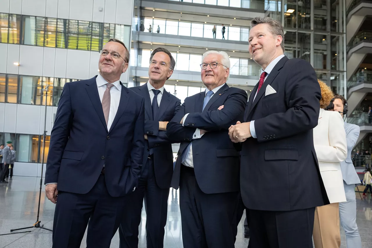 A ceremony to mark the 70th anniversary of Germany’s accession at NATO Headquarters in Brussels.
Wreath-laying ceremony by the NATO Secretary General and Germany’s Federal President
Handshake between the NATO Secretary General and Germany’s Federal President  
Germany’s Accession 70th Anniversary Celebration 