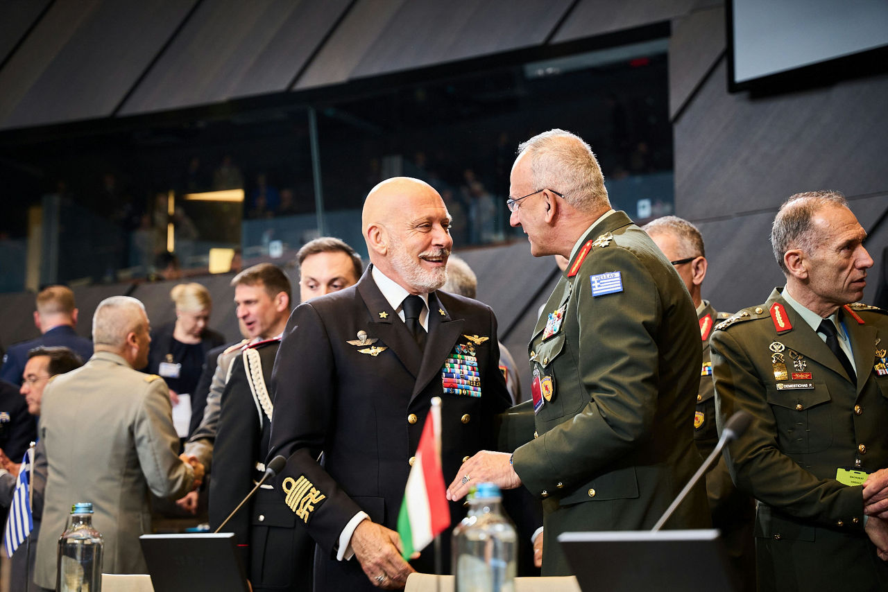 Chair of the NATO Military Committee, Admiral Giuseppe Cavo Dragone talking with the NATO Chief of Defence of Greece, General Dimitrios Choupis
