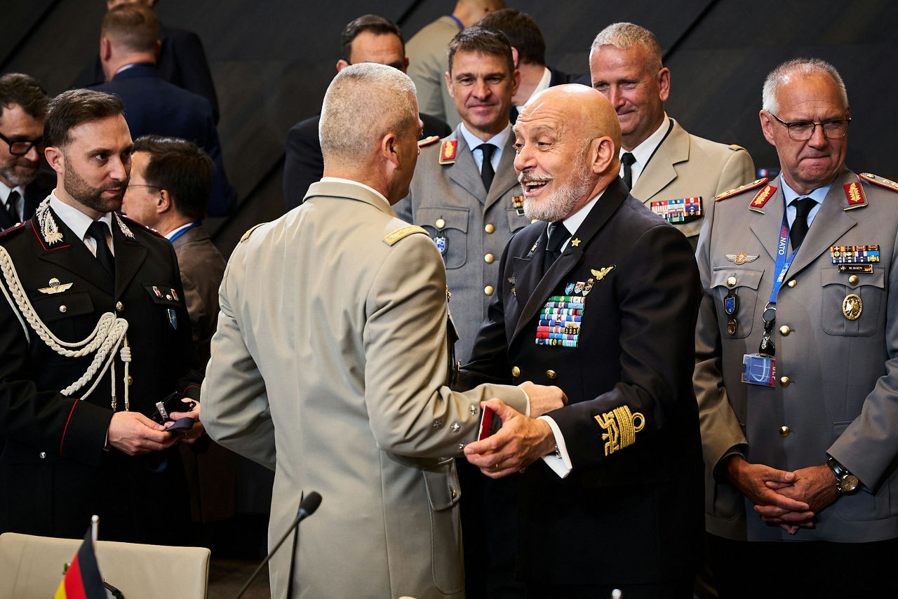 Chair of the NATO Military Committee, Admiral Giuseppe Cavo Dragone greeting the NATO Chief of Defence of France, General Thierry Burkhard