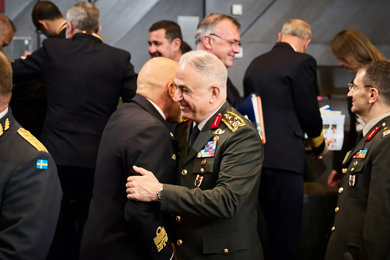 Chair of the NATO Military Committee, Admiral Giuseppe Cavo Dragone greeting the NATO Chief of Defence of Türkiye, General Metin Gürak