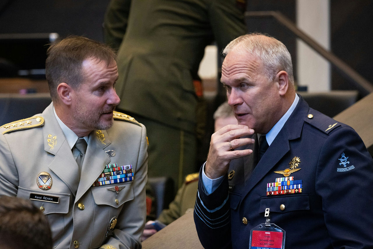 The NATO Chief of Defence of the Netherlands, General Onno Eichelsheim speaking with the NATO Chief of Defence of Czechia, Lieutenant General Karel Řehka