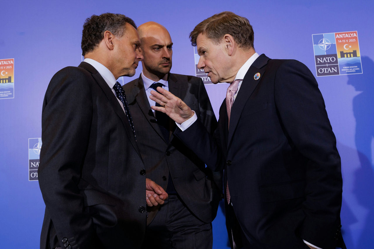 Caspar Veldkamp (Minister of Foreign Affairs, Netherlands), Jean-Noël Barrot (Minister for Europe and Foreign Affairs, France) and Johann Wadephul (Minister of Foreign Affairs, Germany)