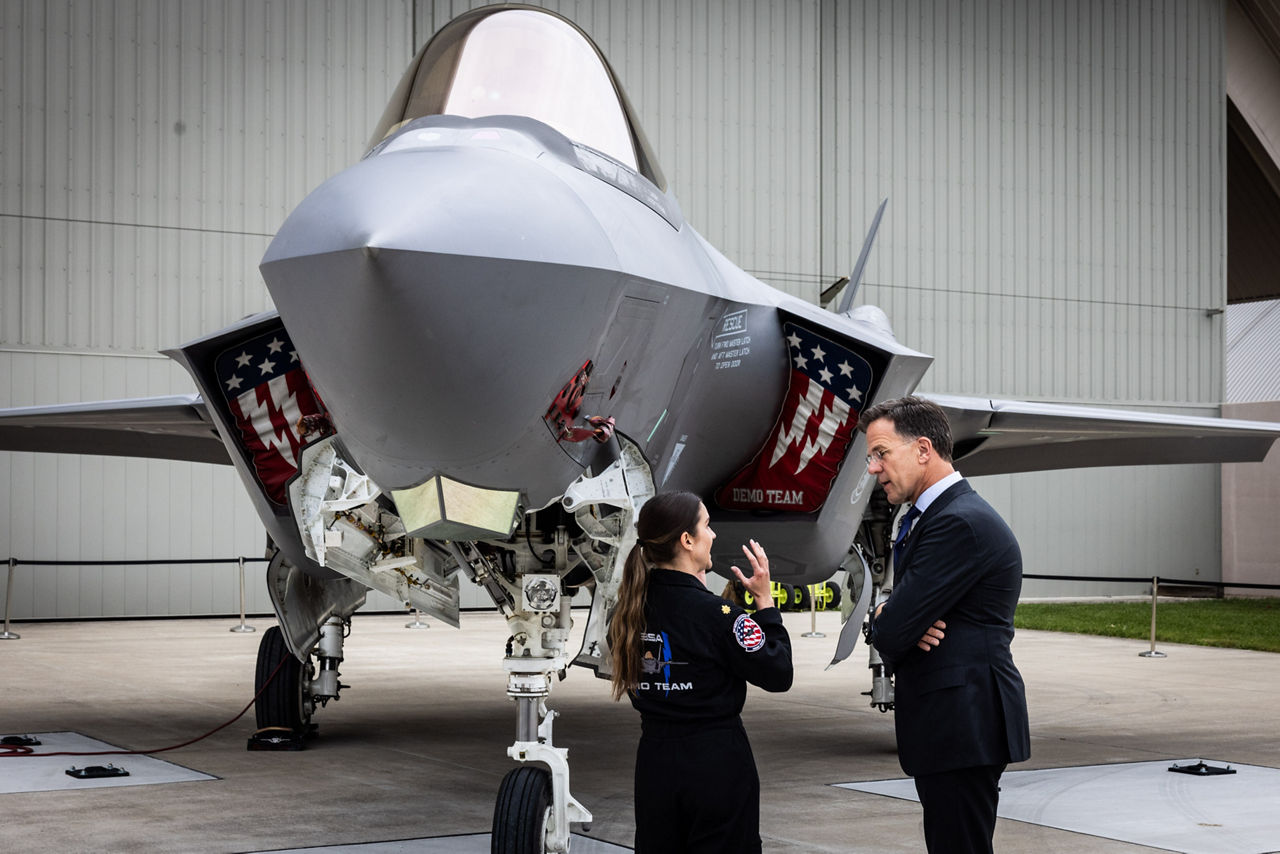 NATO Secretary General Mark Rutte with F35 pilot, Melanie "MACH "Kluesner