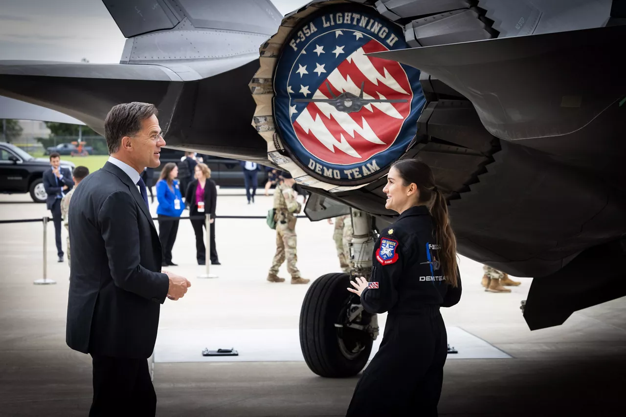 NATO Secretary General Mark Rutte with F35 pilot, Melanie "MACH "Kluesner