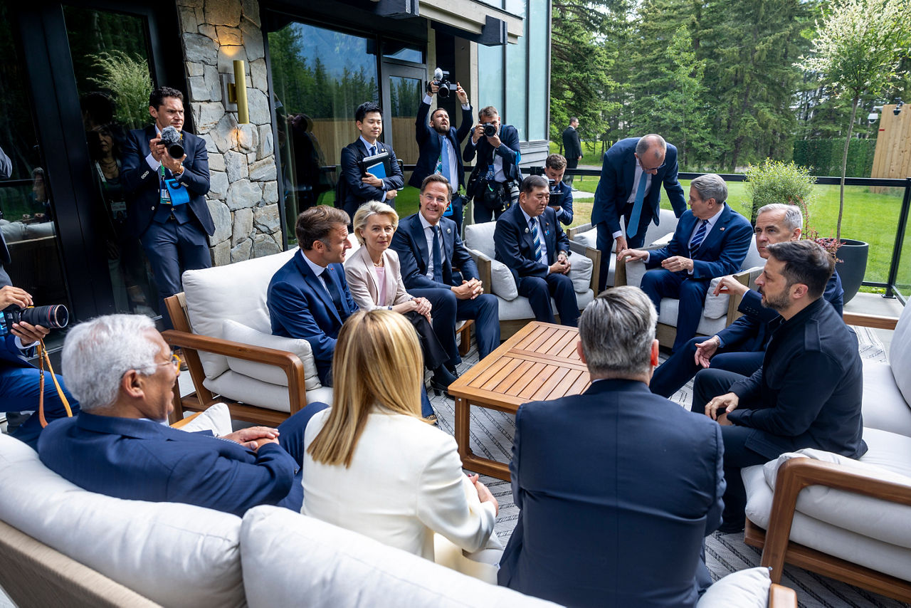 Emmanuel Macron (President of France)
Ursula von der Leyen (President of the European Commission)
NATO Secretary General Mark Rutte
Shigeru Ishiba (Prime Minister of Japan)
Friedrich Merz (Chancellor of Germany)
Scott Bessent (Secretary of the Treasury, United States)
Mark Carney (Prime Minister of Canada)
Volodymyr Zelenskyy (President of Ukraine)
Keir Starmer (Prime Minister of the United Kingdom)
Giorgia Meloni (Prime Minister of Italy)
António Costa (President of the European Council)