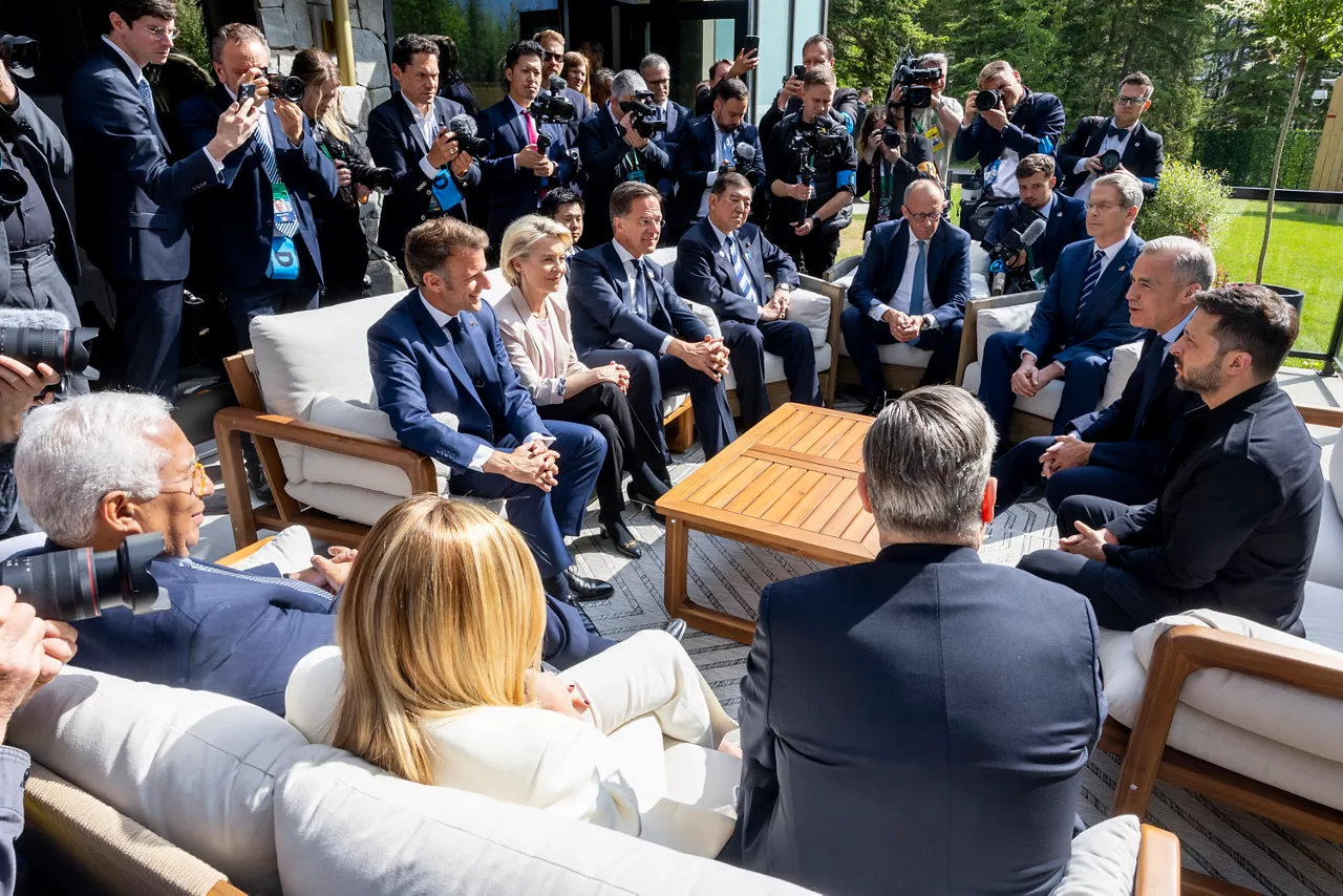 Emmanuel Macron (President of France)
Ursula von der Leyen (President of the European Commission)
NATO Secretary General Mark Rutte
Shigeru Ishiba (Prime Minister of Japan)
Friedrich Merz (Chancellor of Germany)
Scott Bessent (Secretary of the Treasury, United States)
Mark Carney (Prime Minister of Canada)
Volodymyr Zelenskyy (President of Ukraine)
Keir Starmer (Prime Minister of the United Kingdom)
Giorgia Meloni (Prime Minister of Italy)
António Costa (President of the European Council)