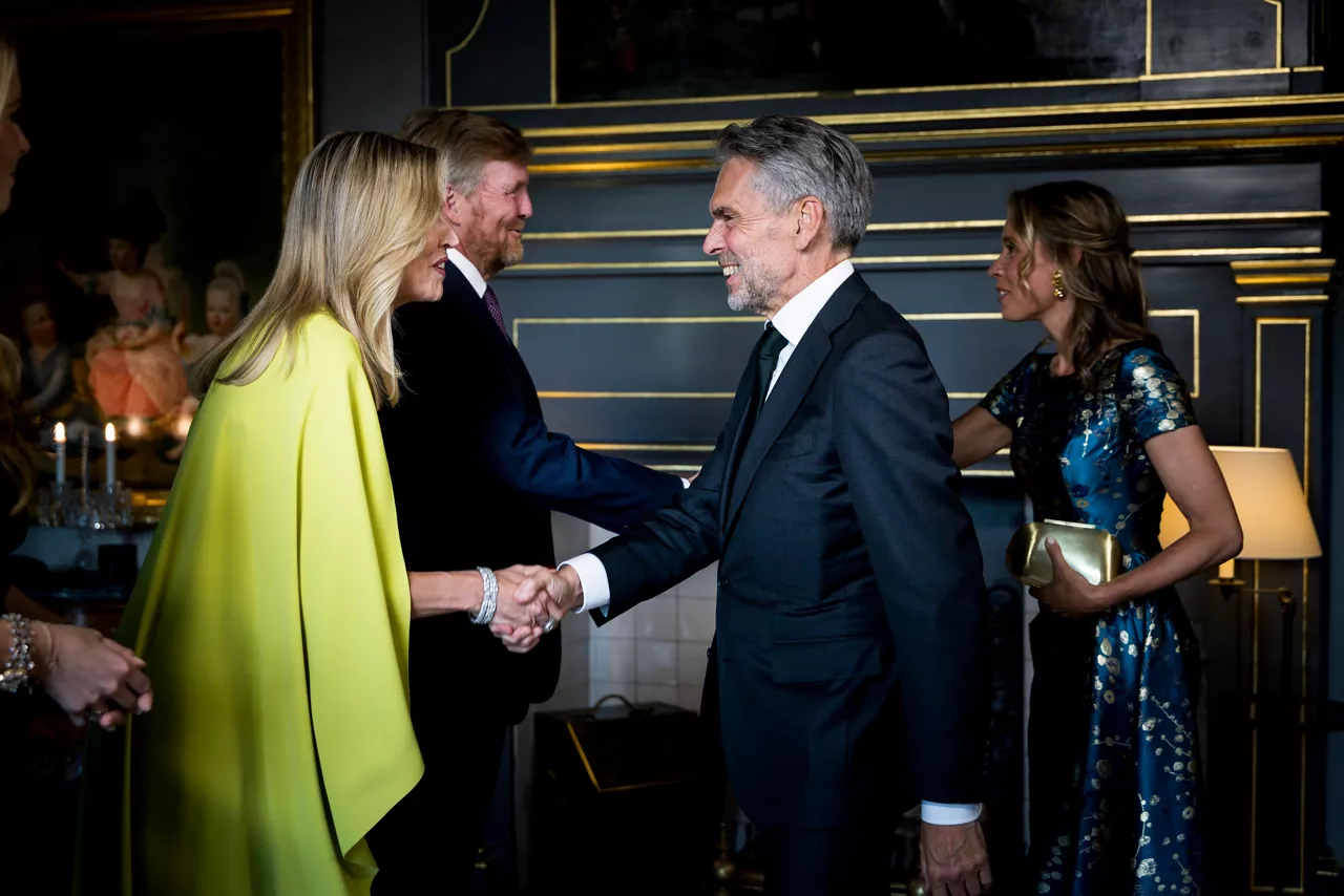 Royal dinner at Huis ten Bosch Palace NATO/OTAN Summit 2025 I June 24, 2025 
Koning Willem-Alexander en Koningin Máxima ontvingen de regeringsleiders en staatshoofden van de NAVO-landen voor een informeel diner. De premiers van Australië, Japan en Nieuw-Zeeland, de presidenten van Zuid-Korea en Oekraïne en de voorzitters van de Europese Raad en Europese Commissie waren hierbij aanwezig.
King Willem-Alexander and Queen Máxima hosted an informal dinner for the heads of state and government of the NATO countries. The prime ministers of Australia, Japan and New Zealand, the presidents of South Korea and Ukraine, and the presidents of the European Council and European Commission are also invited to attend.
