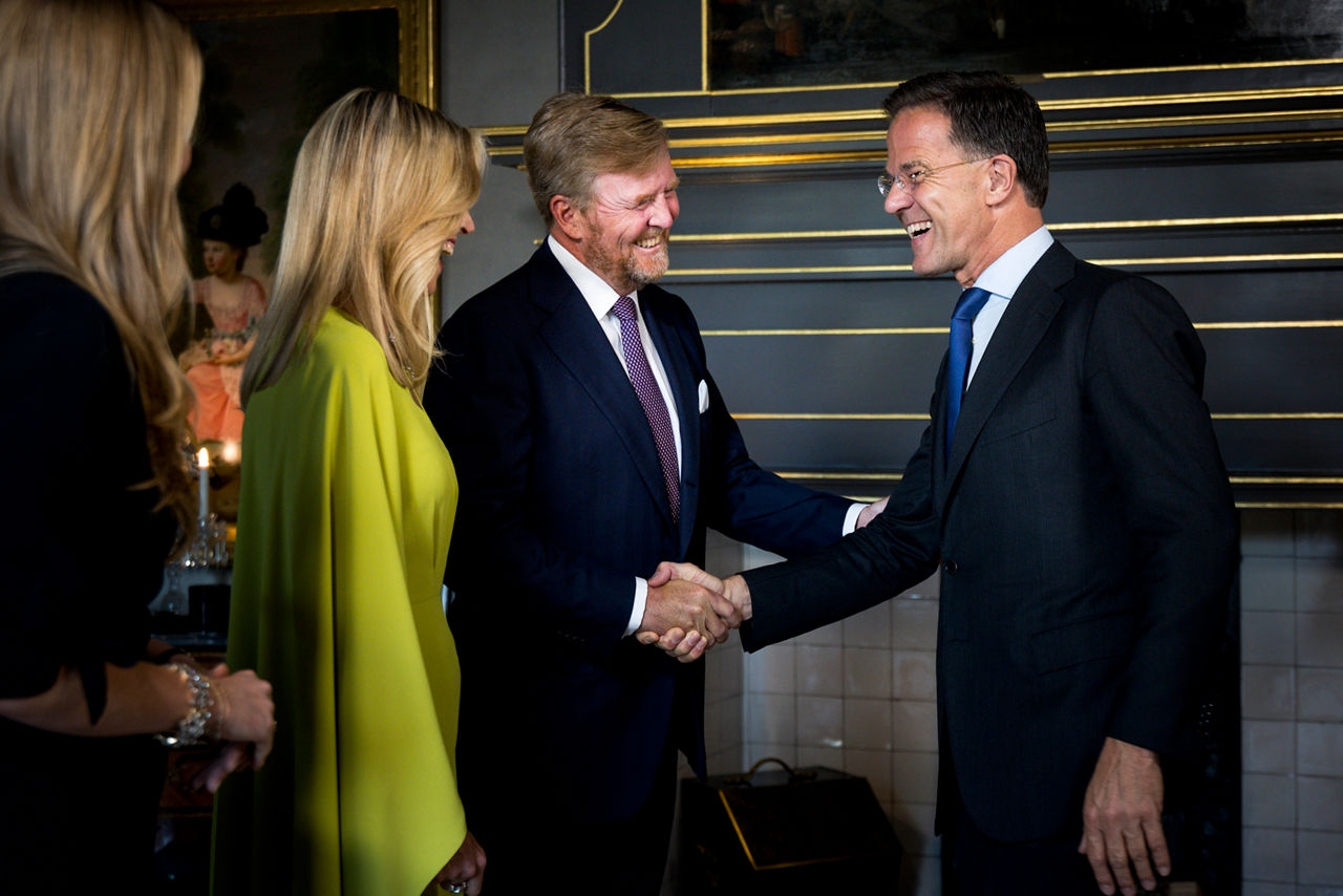 Royal dinner at Huis ten Bosch Palace NATO/OTAN Summit 2025 I June 24, 2025 
Koning Willem-Alexander en Koningin Máxima ontvingen de regeringsleiders en staatshoofden van de NAVO-landen voor een informeel diner. De premiers van Australië, Japan en Nieuw-Zeeland, de presidenten van Zuid-Korea en Oekraïne en de voorzitters van de Europese Raad en Europese Commissie waren hierbij aanwezig.
King Willem-Alexander and Queen Máxima hosted an informal dinner for the heads of state and government of the NATO countries. The prime ministers of Australia, Japan and New Zealand, the presidents of South Korea and Ukraine, and the presidents of the European Council and European Commission are also invited to attend.
