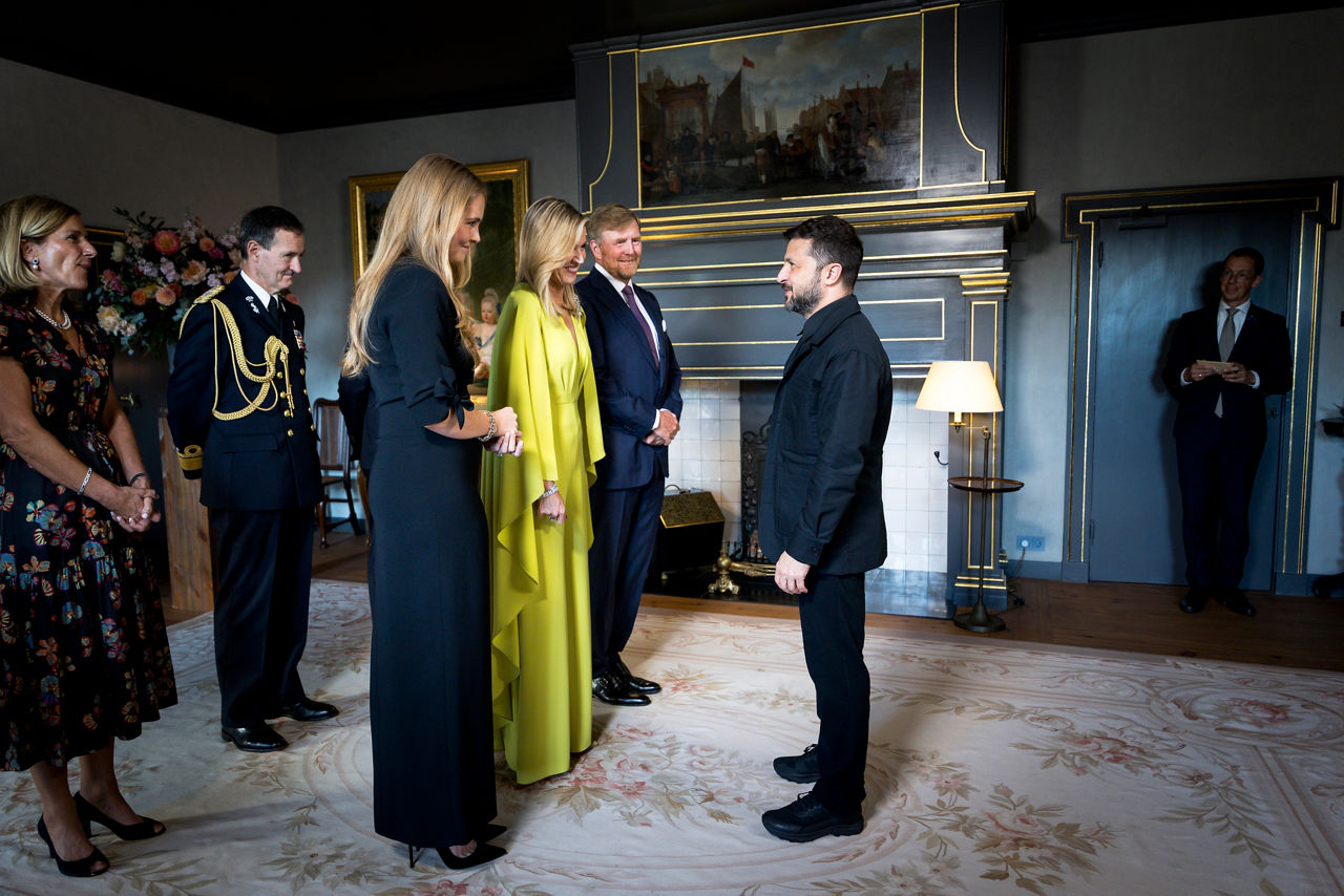 Royal dinner at Huis ten Bosch Palace NATO/OTAN Summit 2025 I June 24, 2025 
Koning Willem-Alexander en Koningin Máxima ontvingen de regeringsleiders en staatshoofden van de NAVO-landen voor een informeel diner. De premiers van Australië, Japan en Nieuw-Zeeland, de presidenten van Zuid-Korea en Oekraïne en de voorzitters van de Europese Raad en Europese Commissie waren hierbij aanwezig.
King Willem-Alexander and Queen Máxima hosted an informal dinner for the heads of state and government of the NATO countries. The prime ministers of Australia, Japan and New Zealand, the presidents of South Korea and Ukraine, and the presidents of the European Council and European Commission are also invited to attend.
