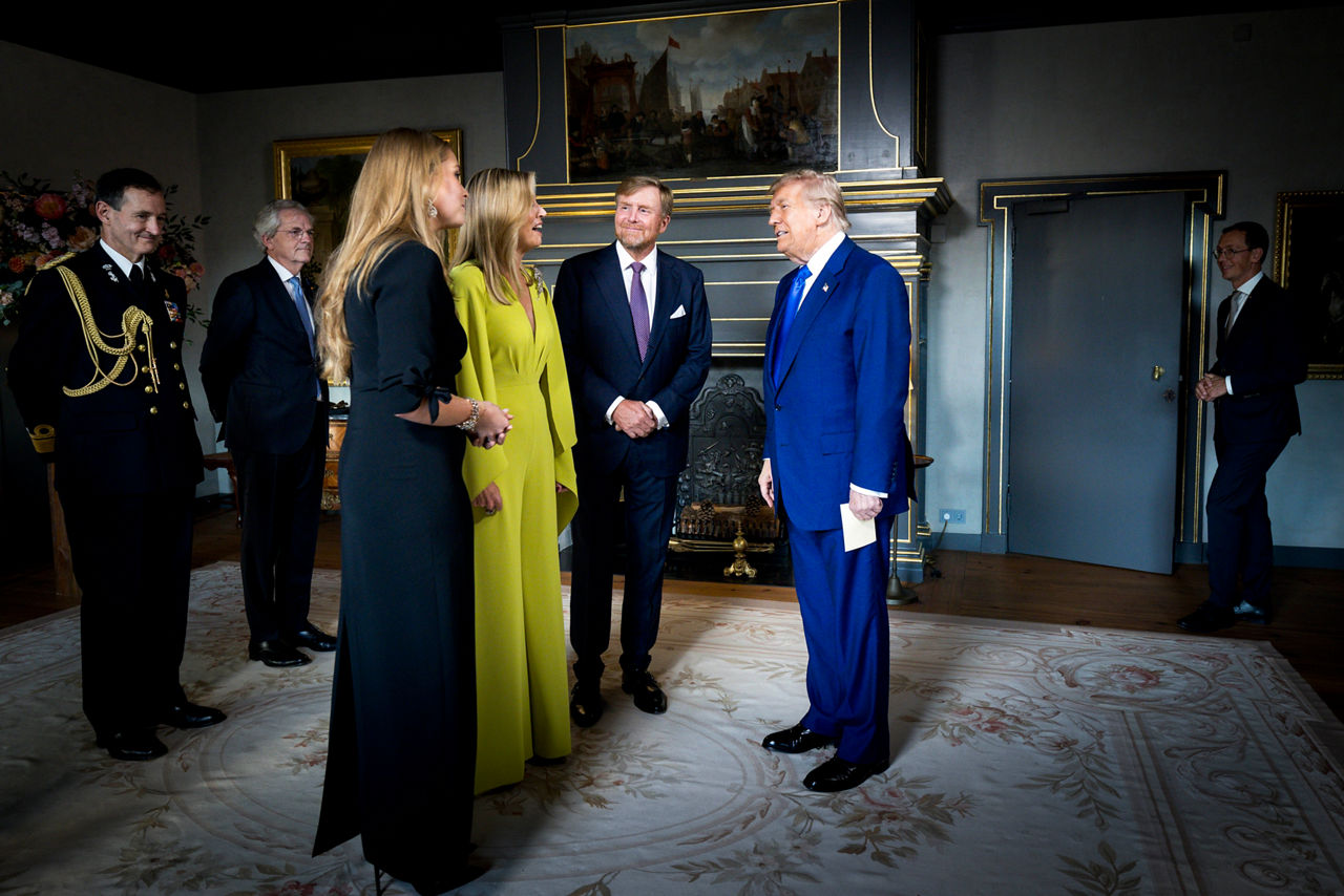 Royal dinner at Huis ten Bosch Palace NATO/OTAN Summit 2025 I June 24, 2025 
Koning Willem-Alexander en Koningin Máxima ontvingen de regeringsleiders en staatshoofden van de NAVO-landen voor een informeel diner. De premiers van Australië, Japan en Nieuw-Zeeland, de presidenten van Zuid-Korea en Oekraïne en de voorzitters van de Europese Raad en Europese Commissie waren hierbij aanwezig.
King Willem-Alexander and Queen Máxima hosted an informal dinner for the heads of state and government of the NATO countries. The prime ministers of Australia, Japan and New Zealand, the presidents of South Korea and Ukraine, and the presidents of the European Council and European Commission are also invited to attend.
