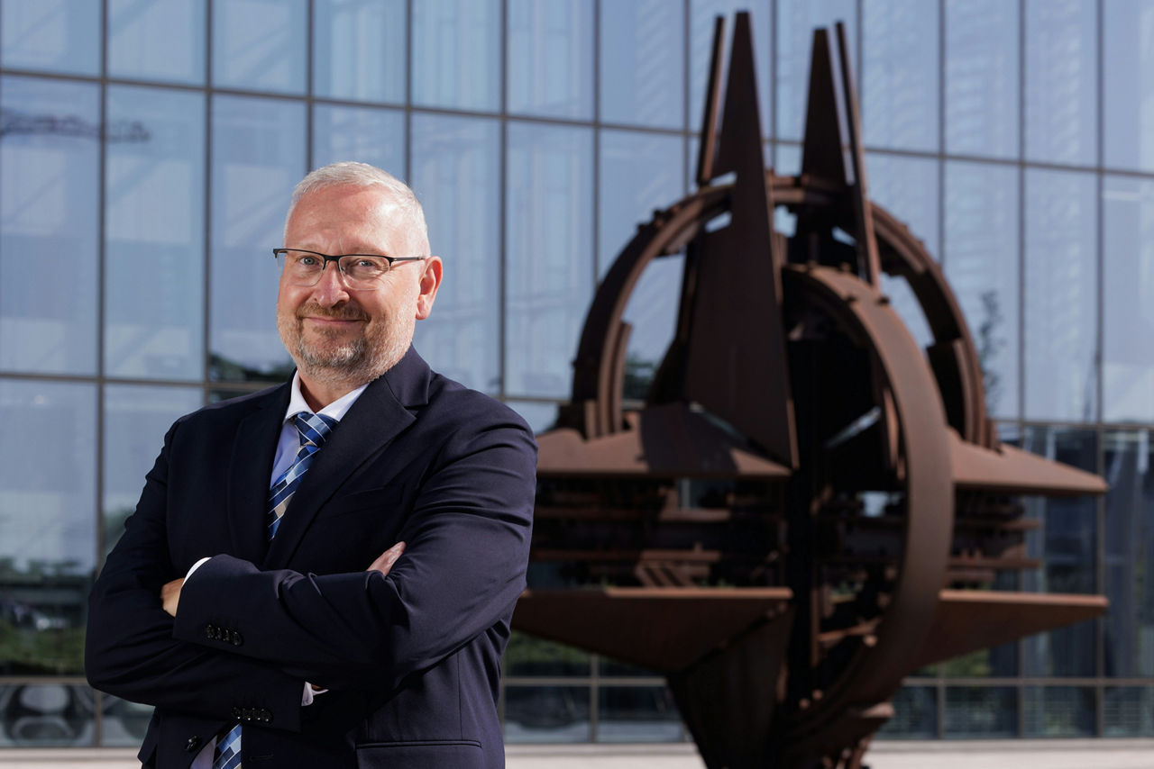 Portrait photo of NATO Chief Scientist