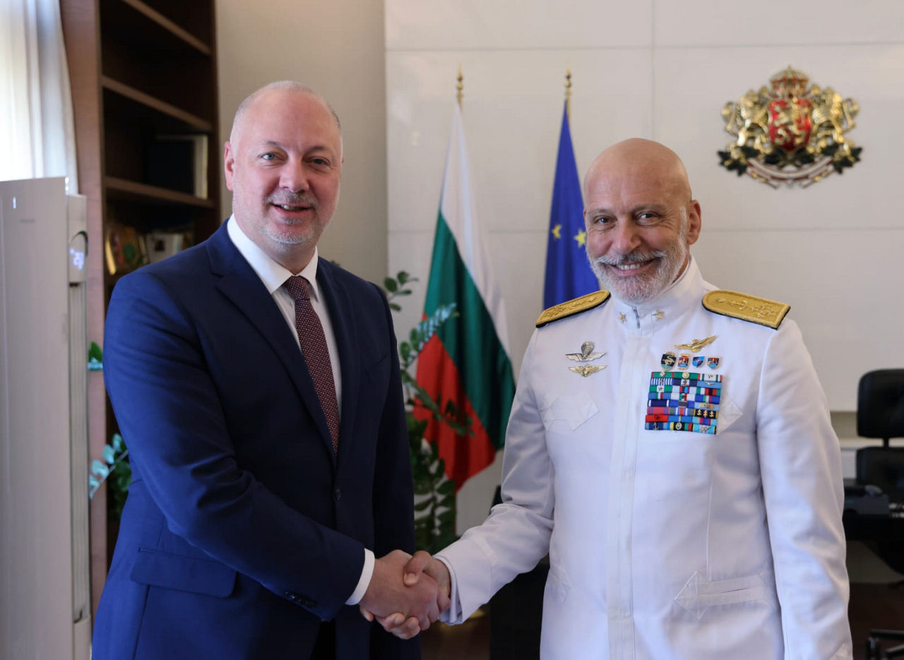 The Chair of the NATO Military Committee, Admiral Giuseppe Cavo Dragone, with the Prime Minister of Bulgaria, Rossen Jeliazkov, Sofia, 16 July 2025.