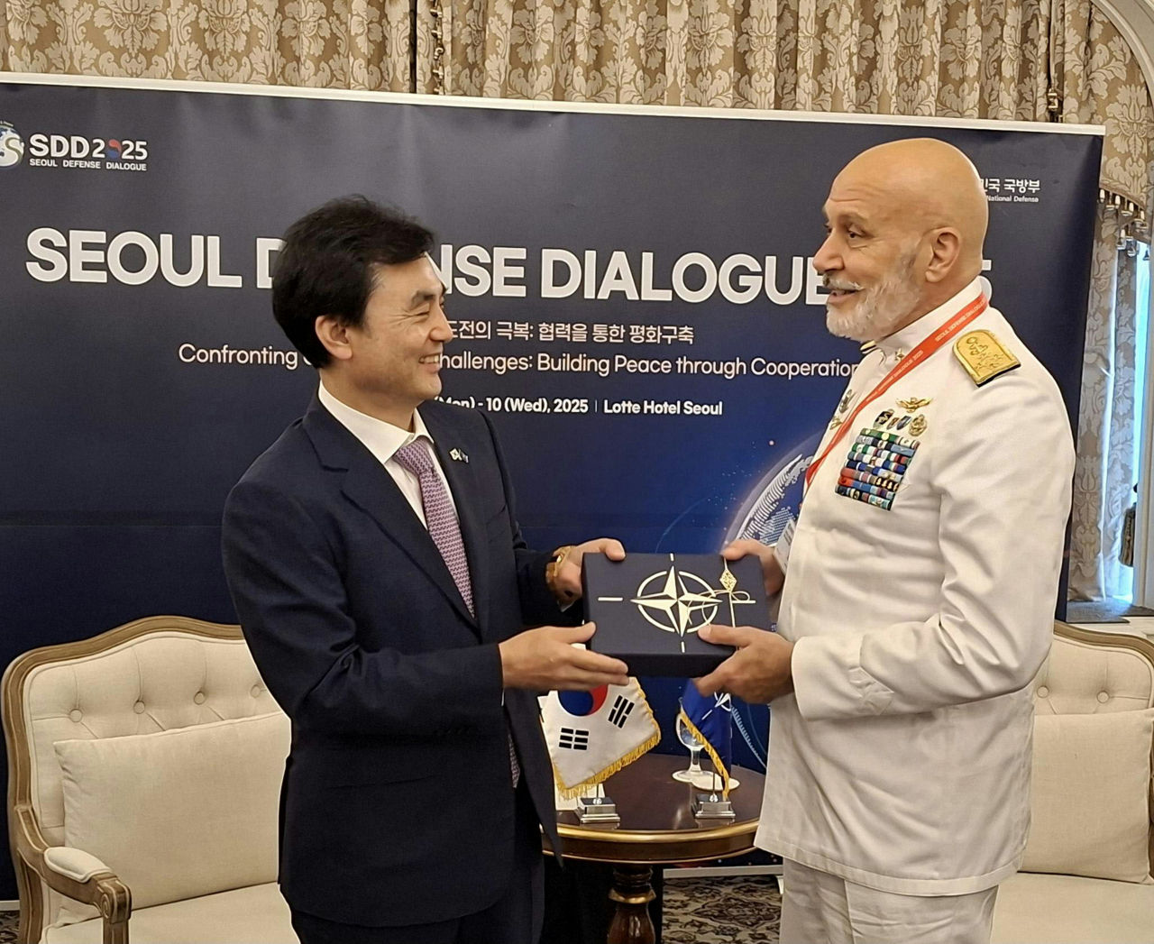 NATO CMC meets with the Minister of National Defence, Ahn Gyu-back