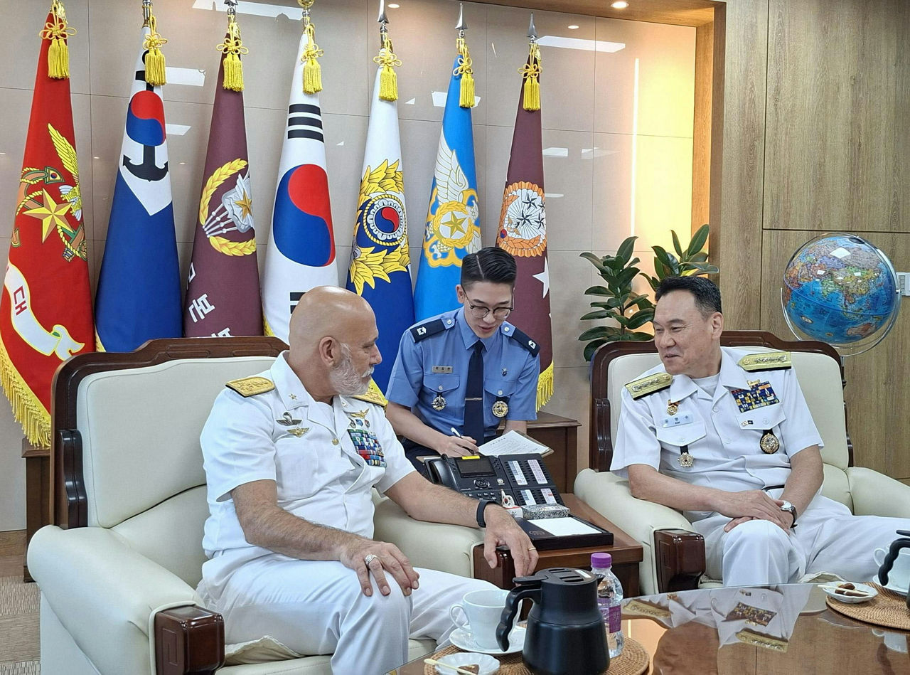 NATO CMC meets with the Chairman of the Joint Chiefs of Staff, Admiral Kim Myung-soo