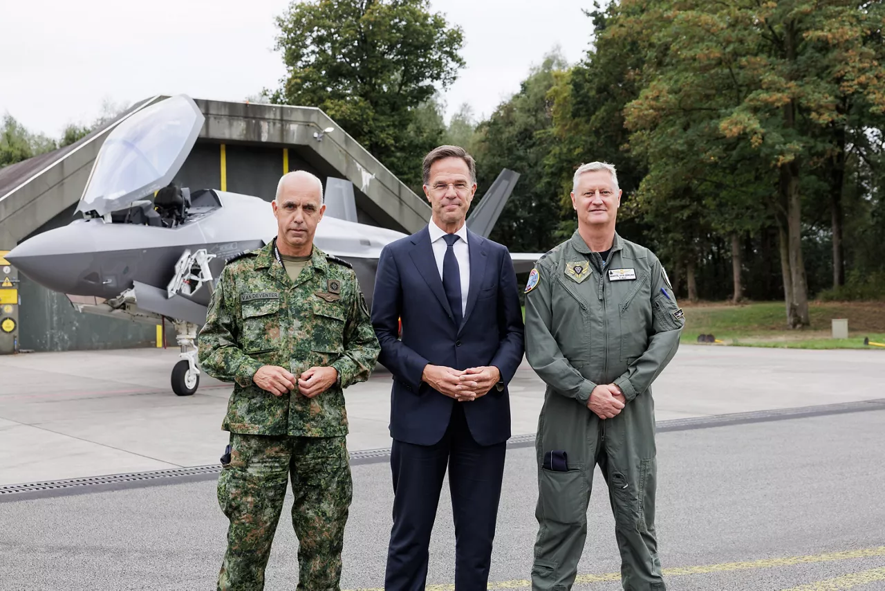 NATO Secretary General Mark Rutte with the Commandander Air Combat Command (ACC), commodore Marcel van Egmond and the Commander of the Netherlands Joint Force Command, Johan Van Deventer