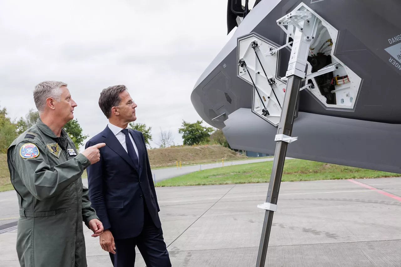 NATO Secretary General Mark Rutte and the Commandander Air Combat Command (ACC), commodore Marcel van Egmond