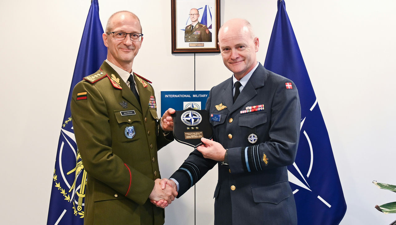 Director General of NATO IMS meets with NATO Defense College