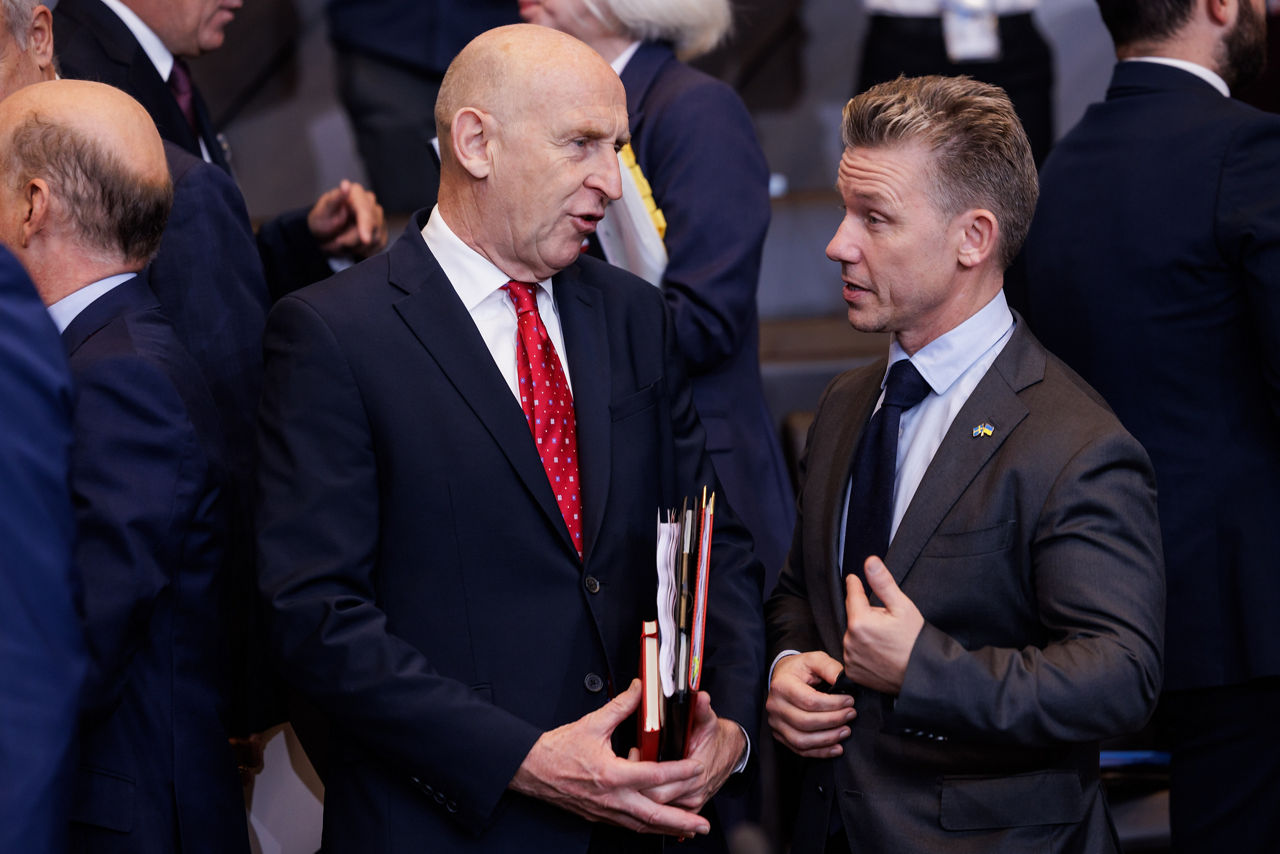 John Healey (UK Secretary of State for Defence) and Pål Jonson (Minister of Defence, Sweden)