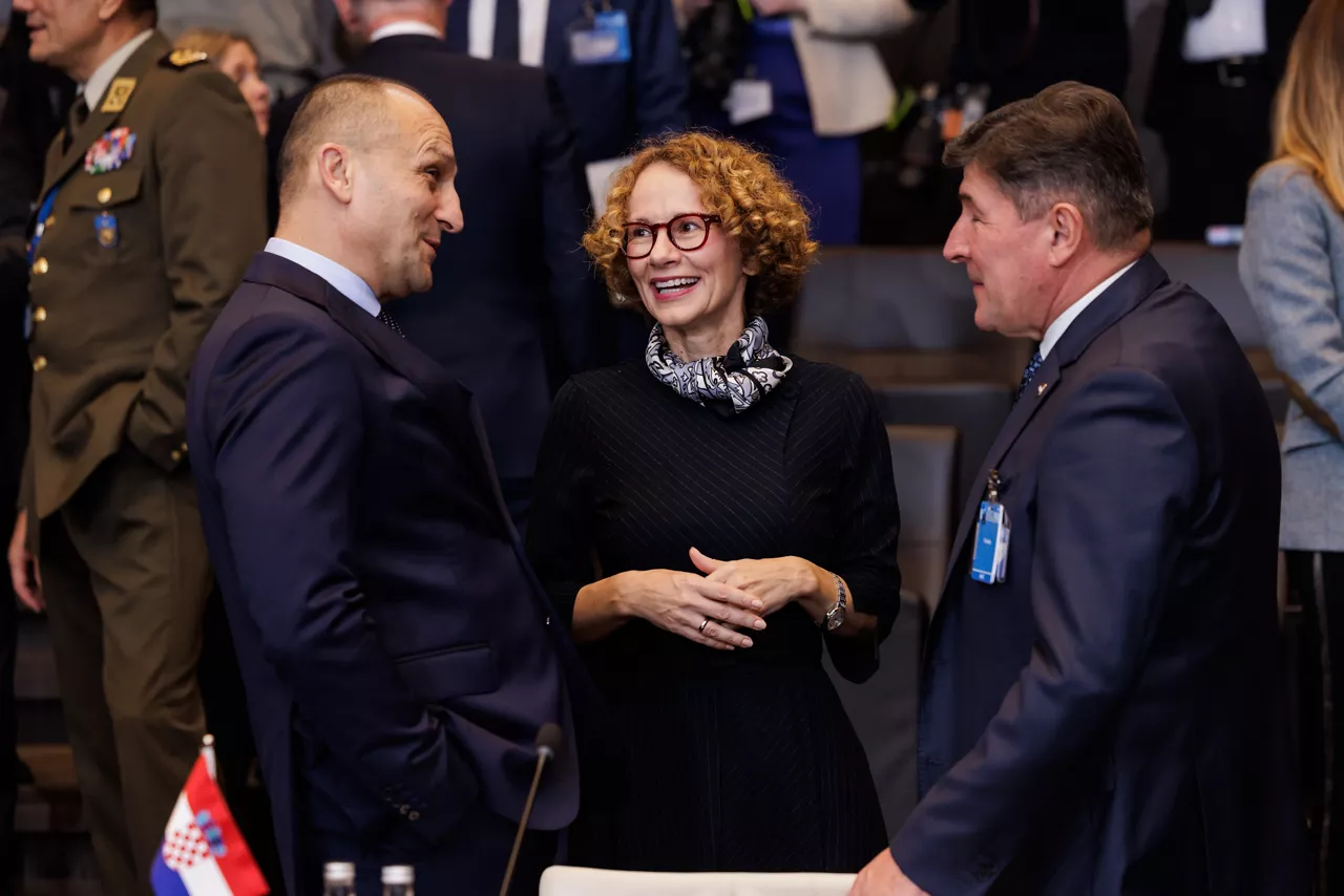 Left and centre: Ivan Anušić (Minister of Defence, Croatia) and NATO Deputy Secretary General Radmila Shekerinska