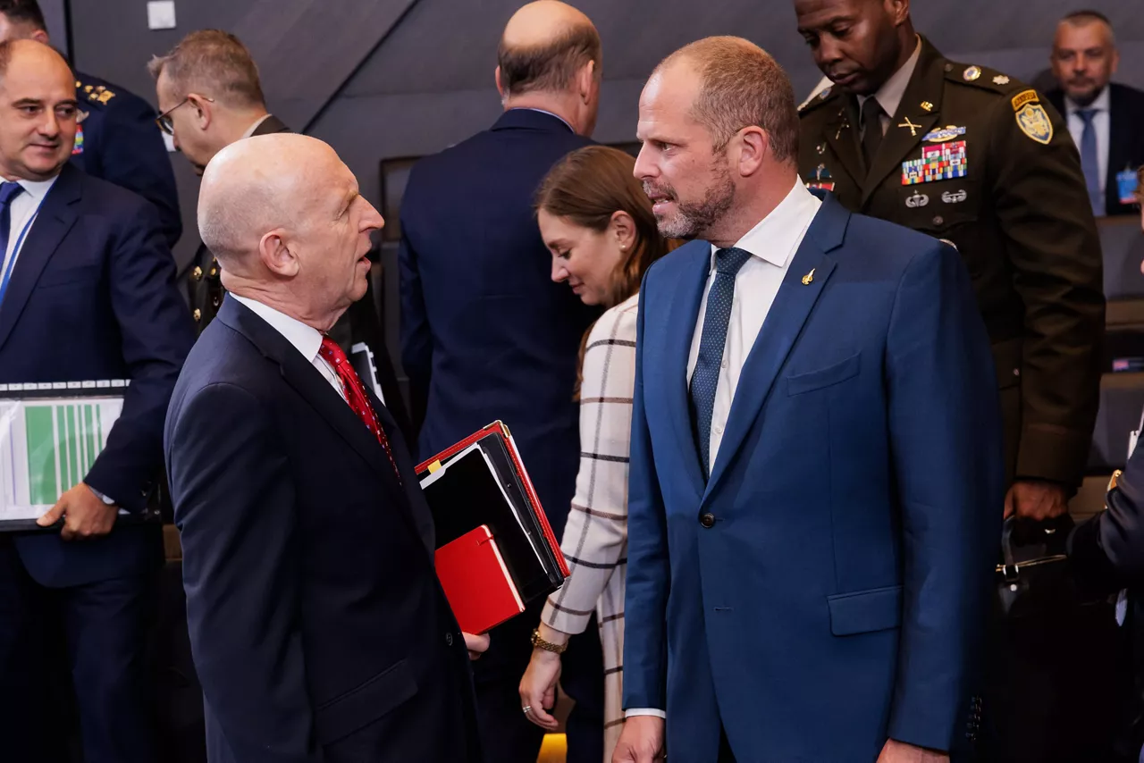 John Healey (UK Secretary of State for Defence) and Theo Francken (Minister of Defence, Belgium)