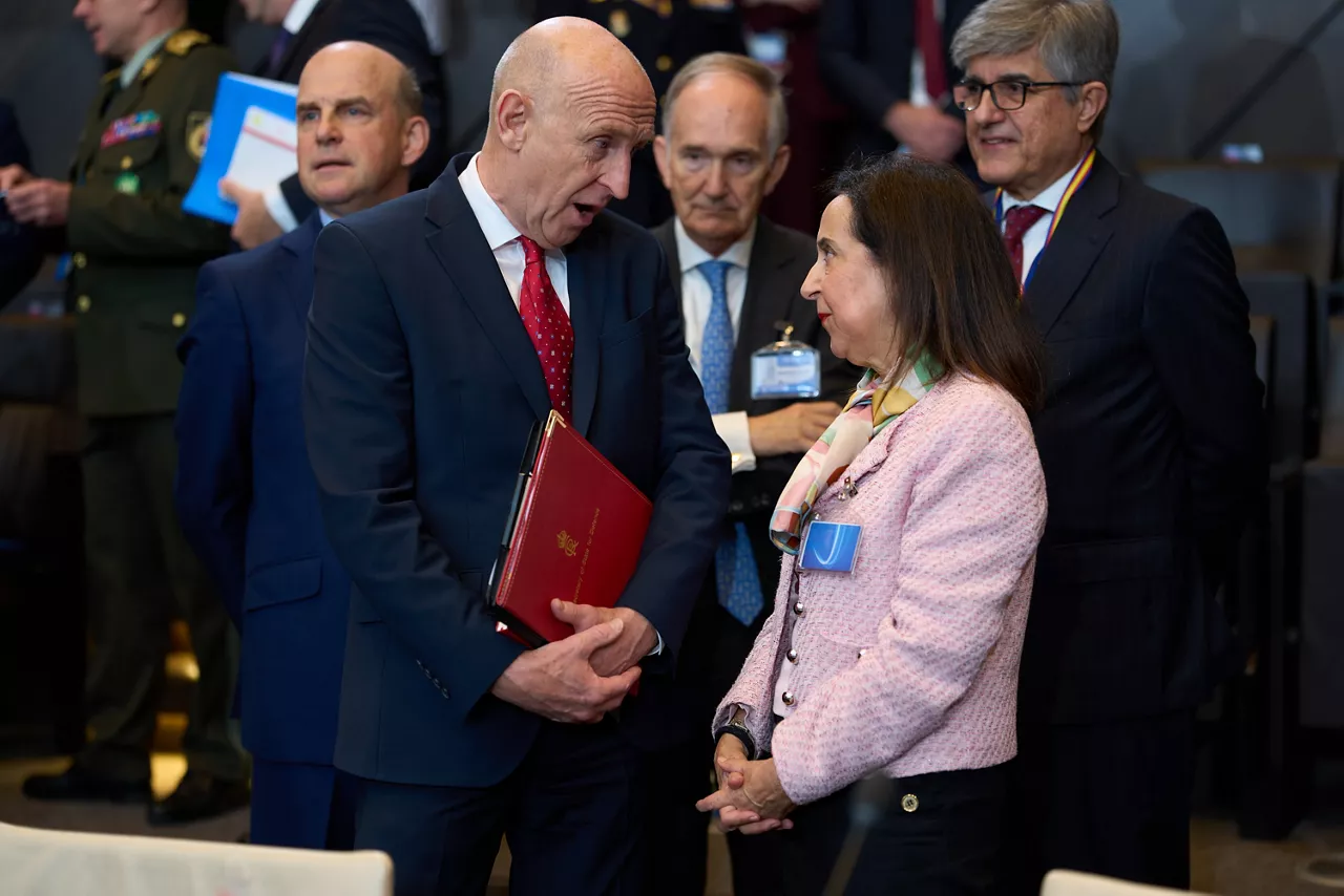 John Healey (UK Secretary of State for Defence) and Margarita Robles (Minister of Defence, Spain)