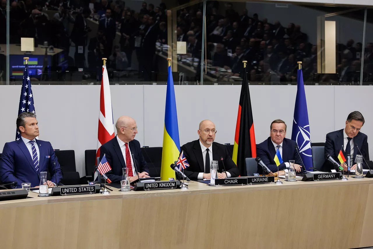 Pete Hegseth (US Secretary of War), JJohn Healey (UK Secretary of State for Defence), Denys Shmyhal (Minister of Defence, Ukraine), Boris Pistorius (Minister of Defence, Germany) and NATO Secretary General Mark Rutte