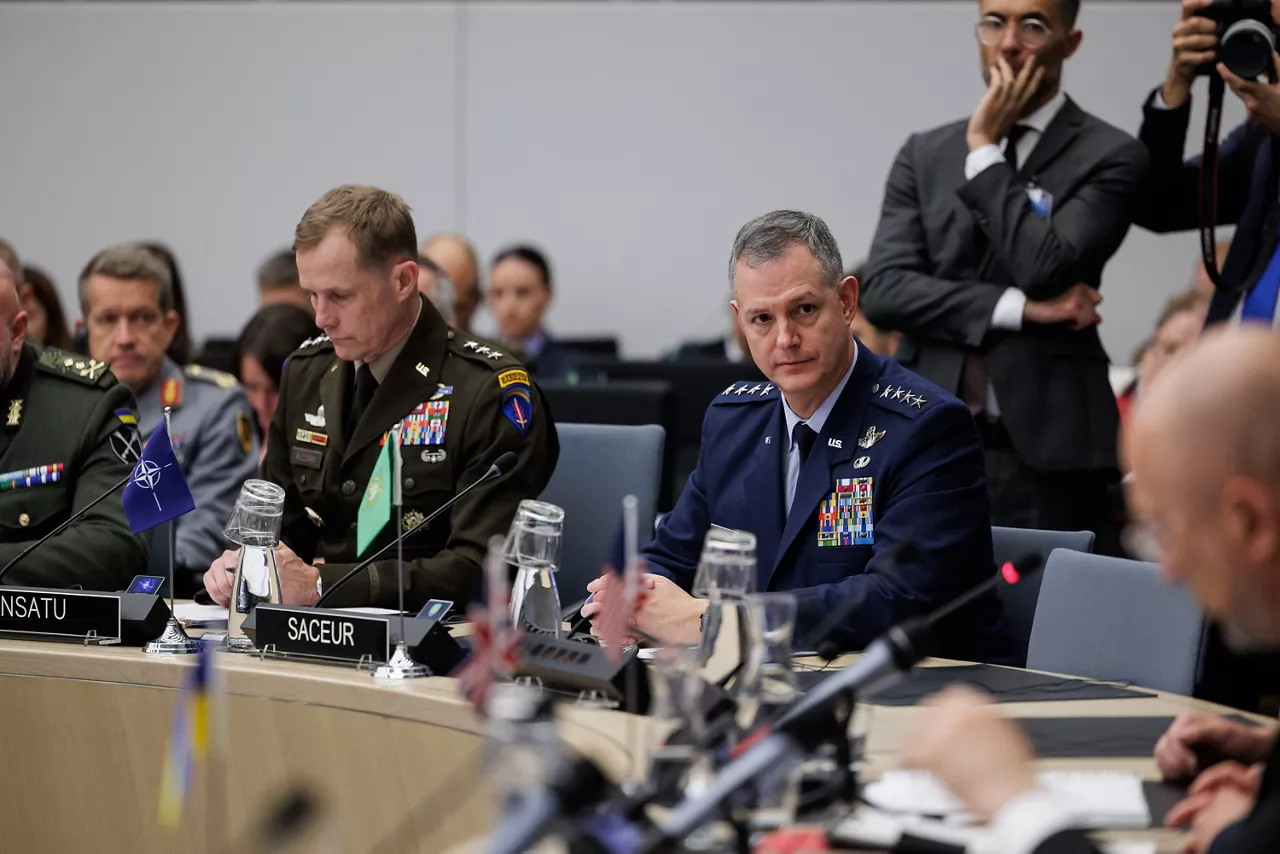 Lieutenant General Curtis Buzzard (Commander NATO Security Assistance and Training for Ukraine) and Supreme Allied Commander Europe, General Alexus G. Grynkewich