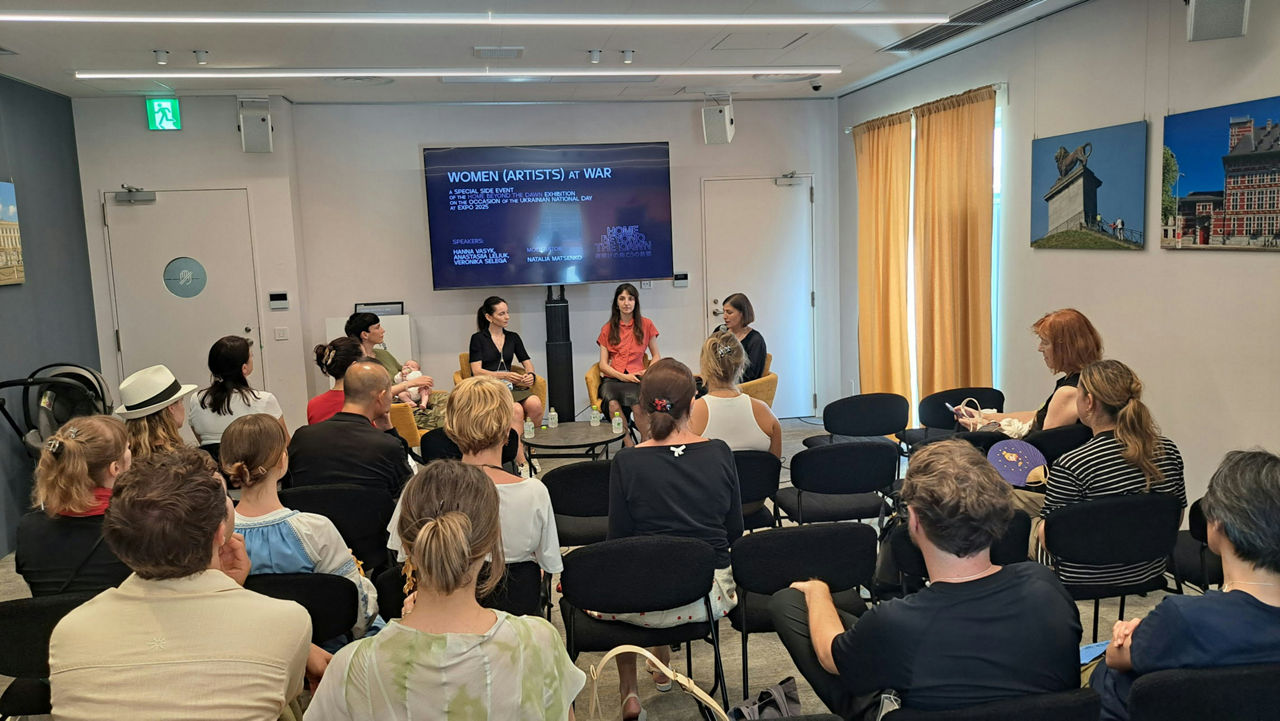 The Belgian Pavilion hosted a panel discussion titled “Women Artists at War”.  It was the occasion for women involved in the military forces as well as artists to exchange on the impact of war on their daily lives.