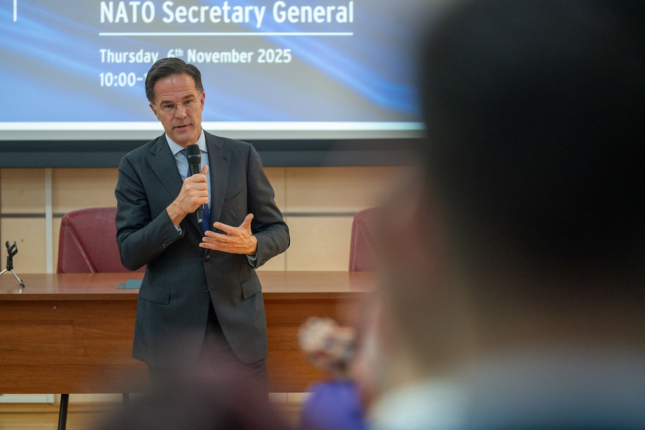 NATO Secretary General Mark Rutte visits Bucharest University and engages with students