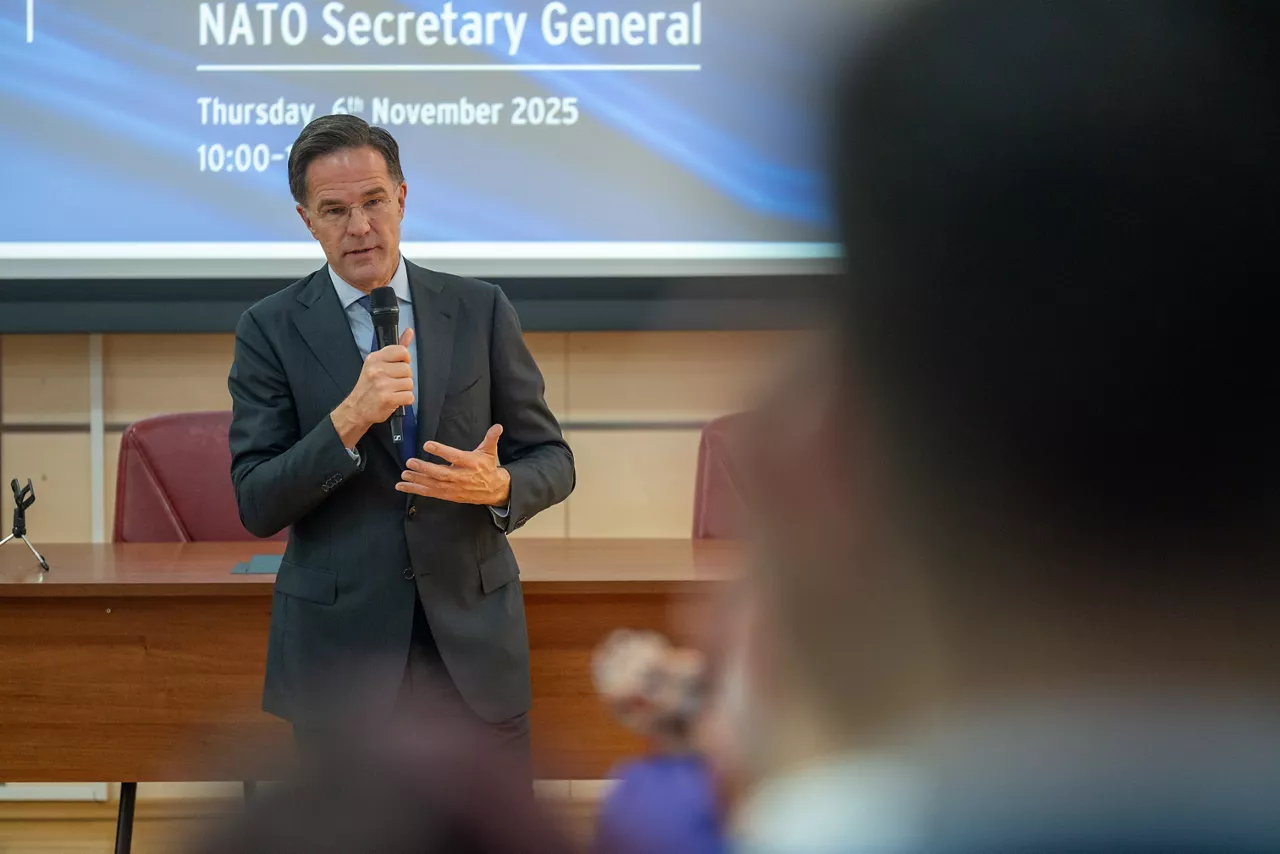 NATO Secretary General Mark Rutte visits Bucharest University and engages with students