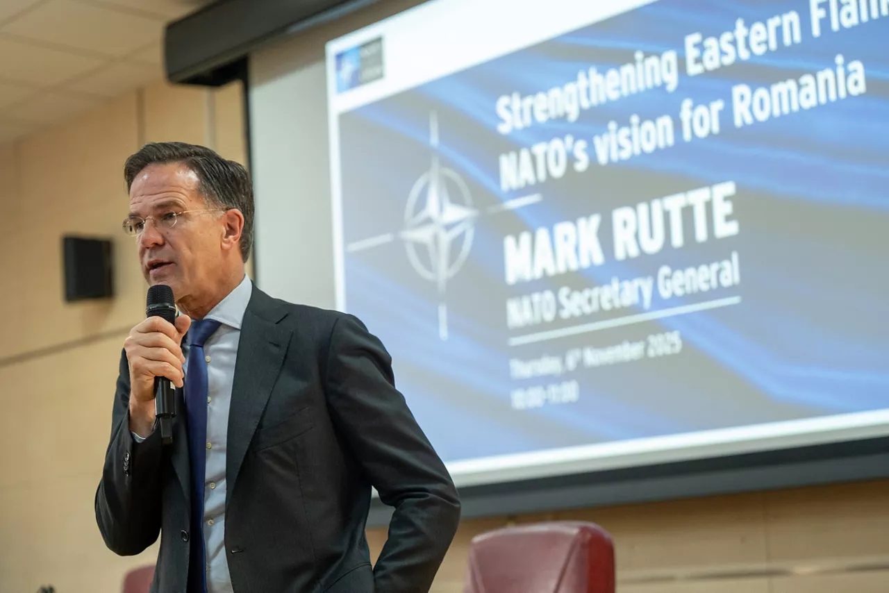 NATO Secretary General Mark Rutte visits Bucharest University and engages with students