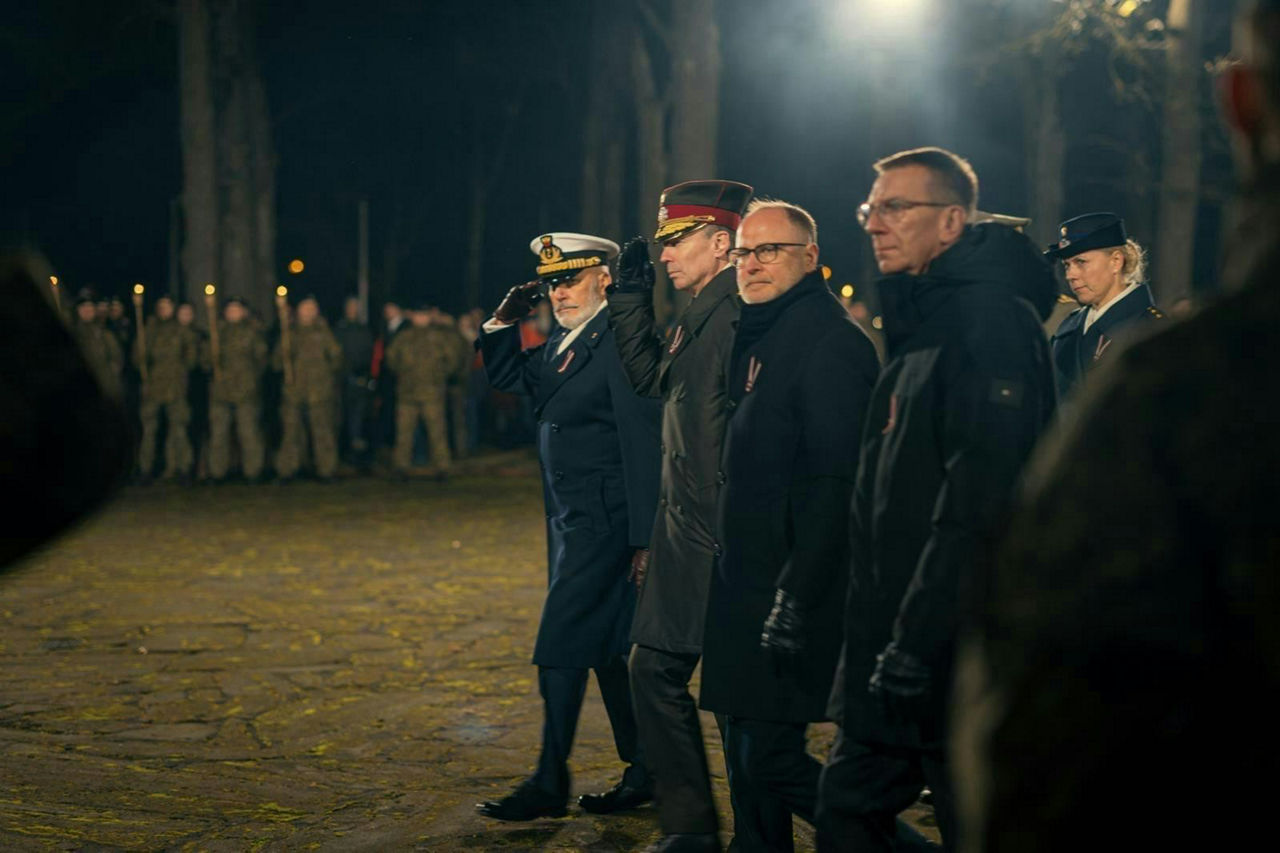 The Chair of the NATO Military Committee participates a candle-laying ceremony for Lāčplēsis Day with the Chief of Defence of the Republic of Latvia, MG Kaspars Pudāns, President of the Republic of Latvia, H.E. Edgars Rinkēvičs, and the Minister of Defence of the Republic of Latvia, Mr Andris Sprūds