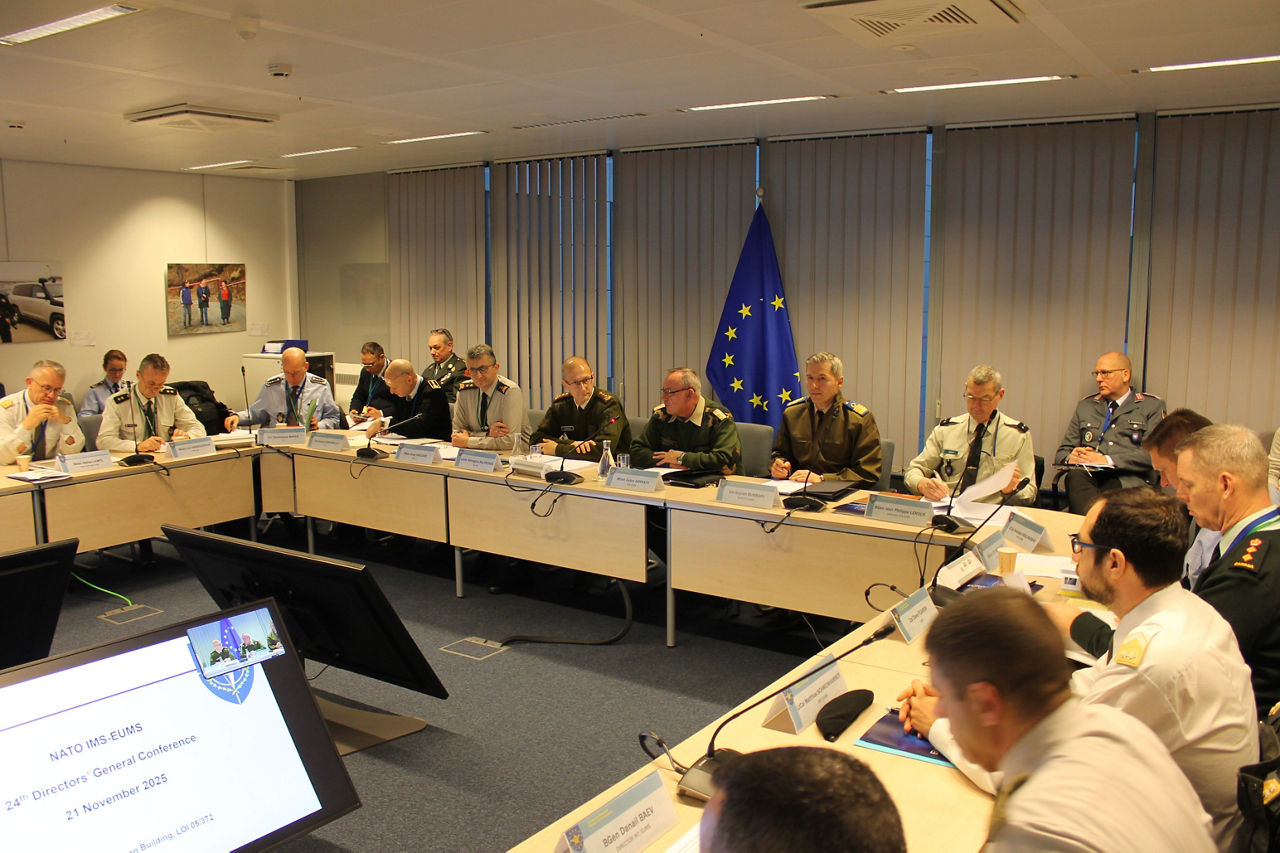 The Deputy Director General of the European Union Military Staff (DDGEUMS) Major General Gábor Horváth welcomed the Director General of the NATO International Military Staff (DGIMS) Lieutenant General Remigijus Baltrėnas to the EUMS for the biannual EUMS-IMS Directors’ General Conference.