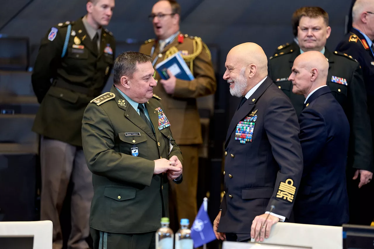 The Chair of the NATO Military Committee (CMC), Admiral Giuseppe Cavo Dragone greeting the Chief of Defence of Slovakia, General Daniel Zmeko
