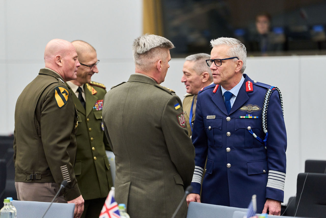 Left to Right - The Deputy Chair of the NATO Military Committee (DCMC), Lieutenant General W. Phil Brooks, the Director General of the International Military Staff (DGIMS), Lieutenant General Remigijus Baltrėnas, the Military Representative of Ukraine,
Major General Serhii Salkutsan, the Chair of the EU Military Committee (CEUMC), General Seán Clancy