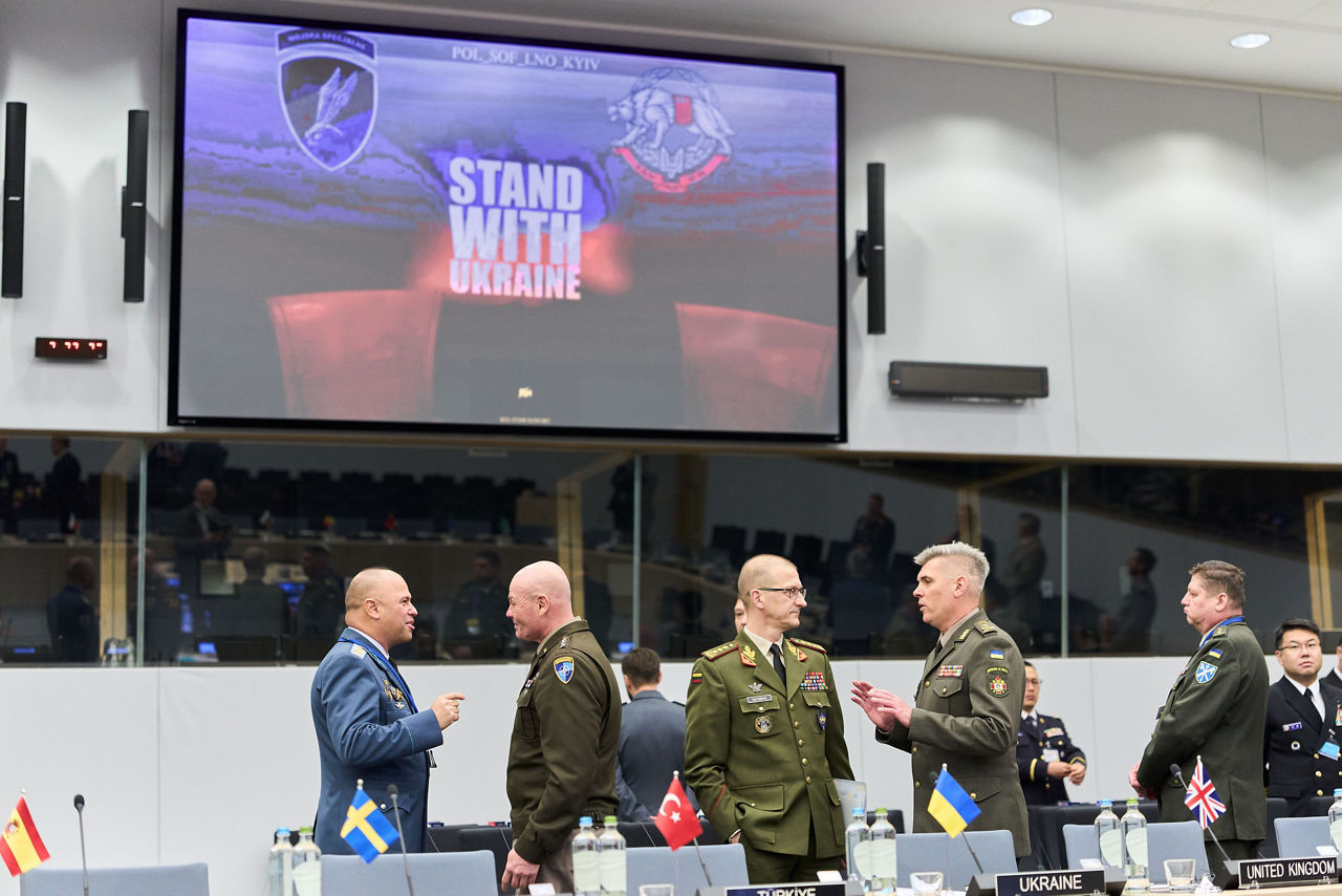 Left to Right - The Military Representative of Bulgaria, Lieutenant General Iavor Antonov Mateev, the Deputy Chair of the NATO Military Committee (DCMC), Lieutenant General W. Phil Brooks, the Director General of the International Military Staff (DGIMS), Lieutenant General Remigijus Baltrėnas, the Military Representative of Ukraine,
Major General Serhii Salkutsan
