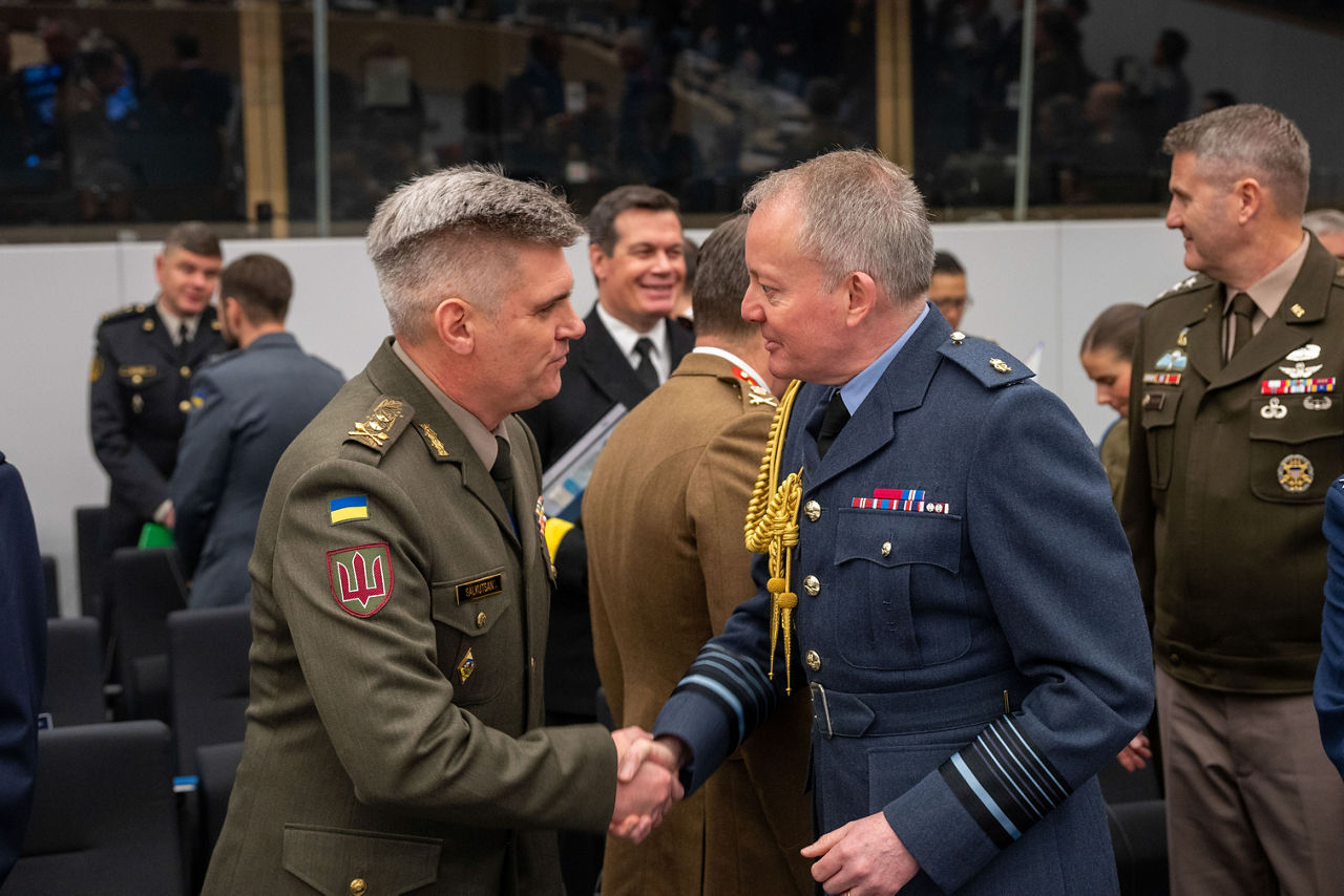 Left to Right - The Military Representative of Ukraine, Major General Serhii Salkutsan and the Chief of Defence of the United Kingdom, Air Chief Marshal Sir Richard Knighton