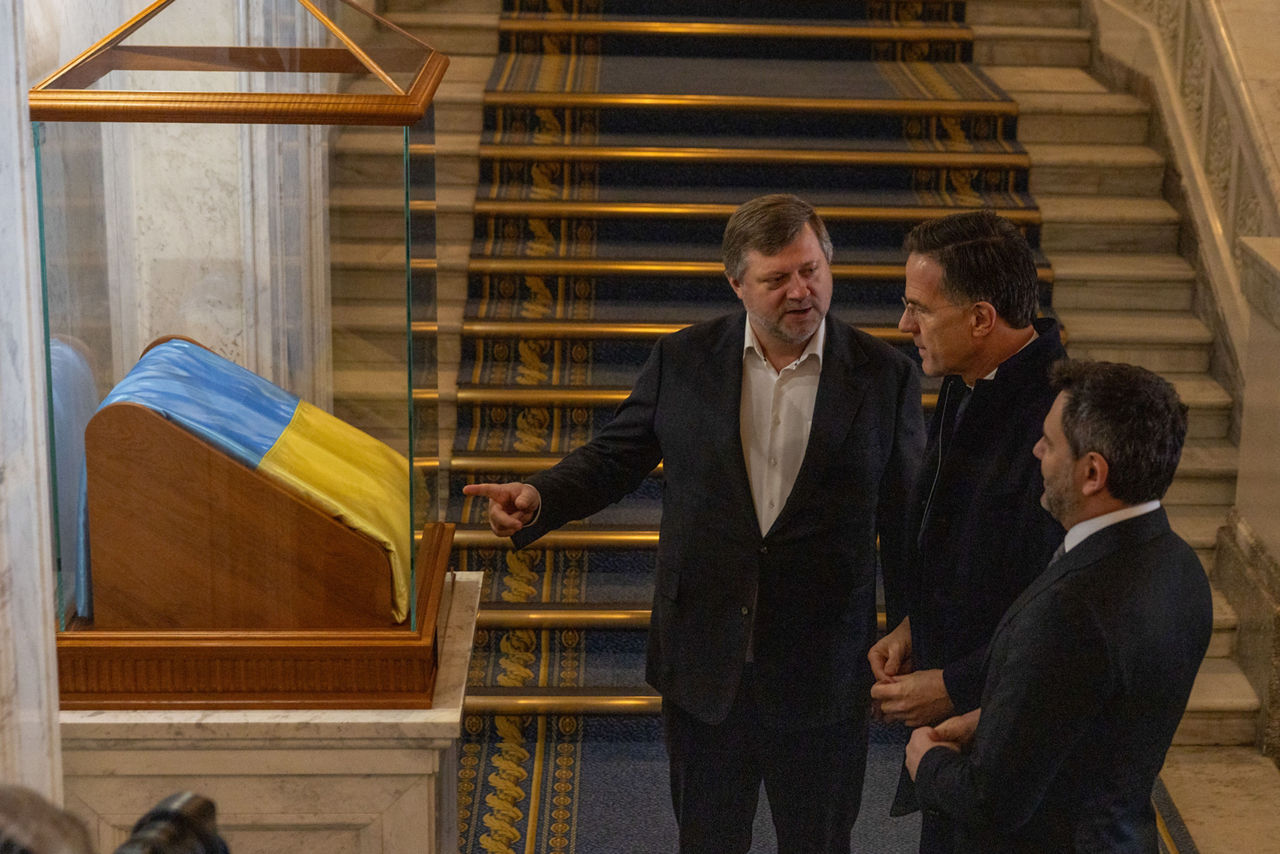[from left to right] Oleksandr Korniyenko, First Deputy Chairman of the Verkhovna Rada of Ukraine, NATO Secretary General Mark Rutte and Yehor Cherniev, Deputy Chairman of the Parliamentary Committee on National Security, Defence and Intelligence and Head of the Permanent Delegation of Ukraine to the NATO Parliamentary Assembly