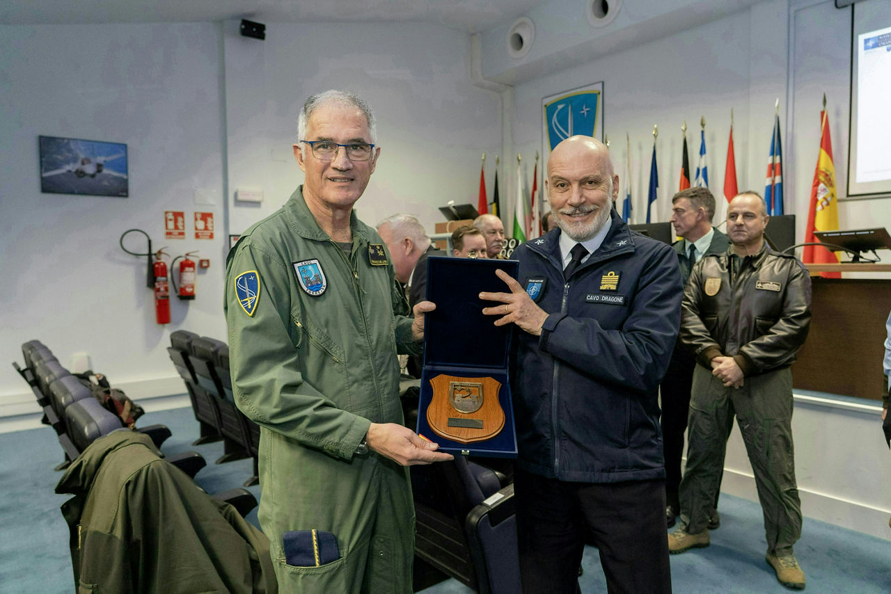 Left to Right – The Commander of NATO's Combined Air Operation Center (CAOC-TJ) at Torrejón Air Base, Lieutenant General Juan Pablo Sánchez de Lara with the Chair of the NATO Military Committee, Admiral Giuseppe Cavo Dragone