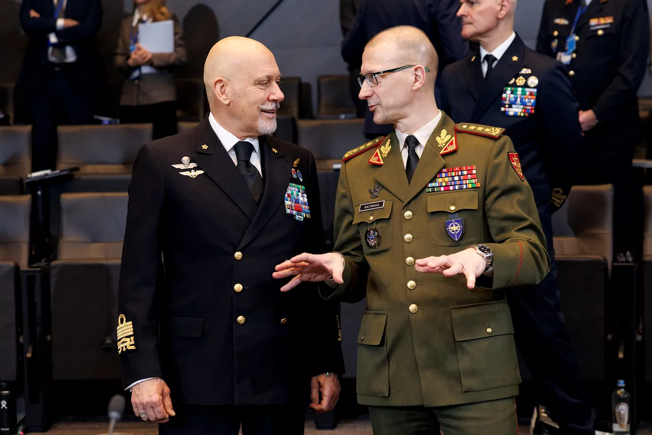 Chair of the Military Committee, Admiral Giuseppe Cavo Dragone and Lieutenant General Remigijus Baltrėnas(Director General of the International Military Staff)