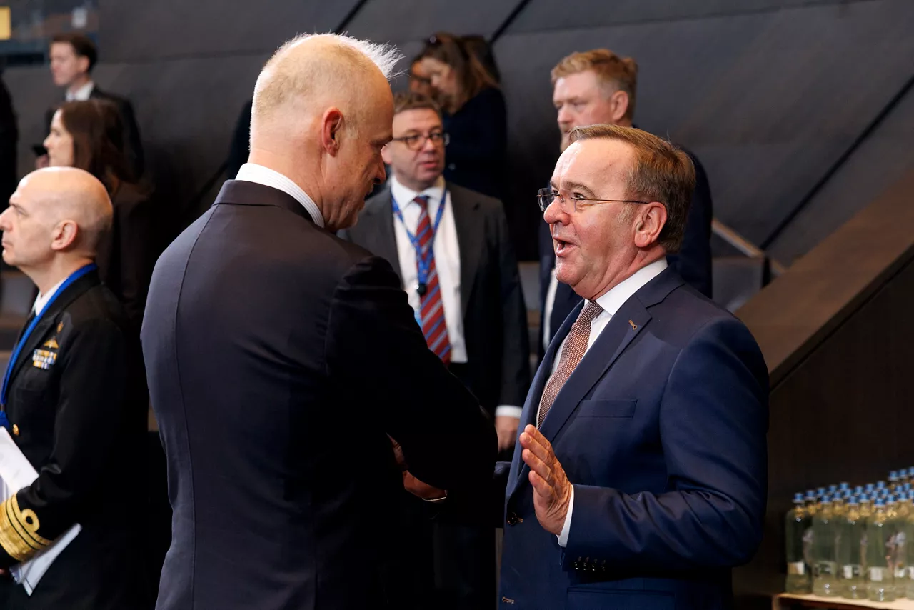 Kristóf Szalay-Bobrovniczky (Minister of Defence, Hungary) and Boris Pistorius (Minister of Defence, Germany)