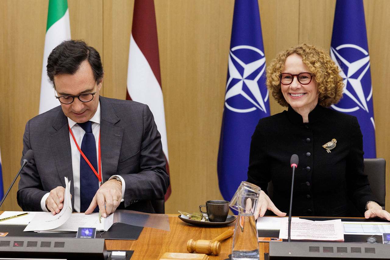 NATO Deputy Secretary General meets with the President of the NATO Parliamentary Assembly